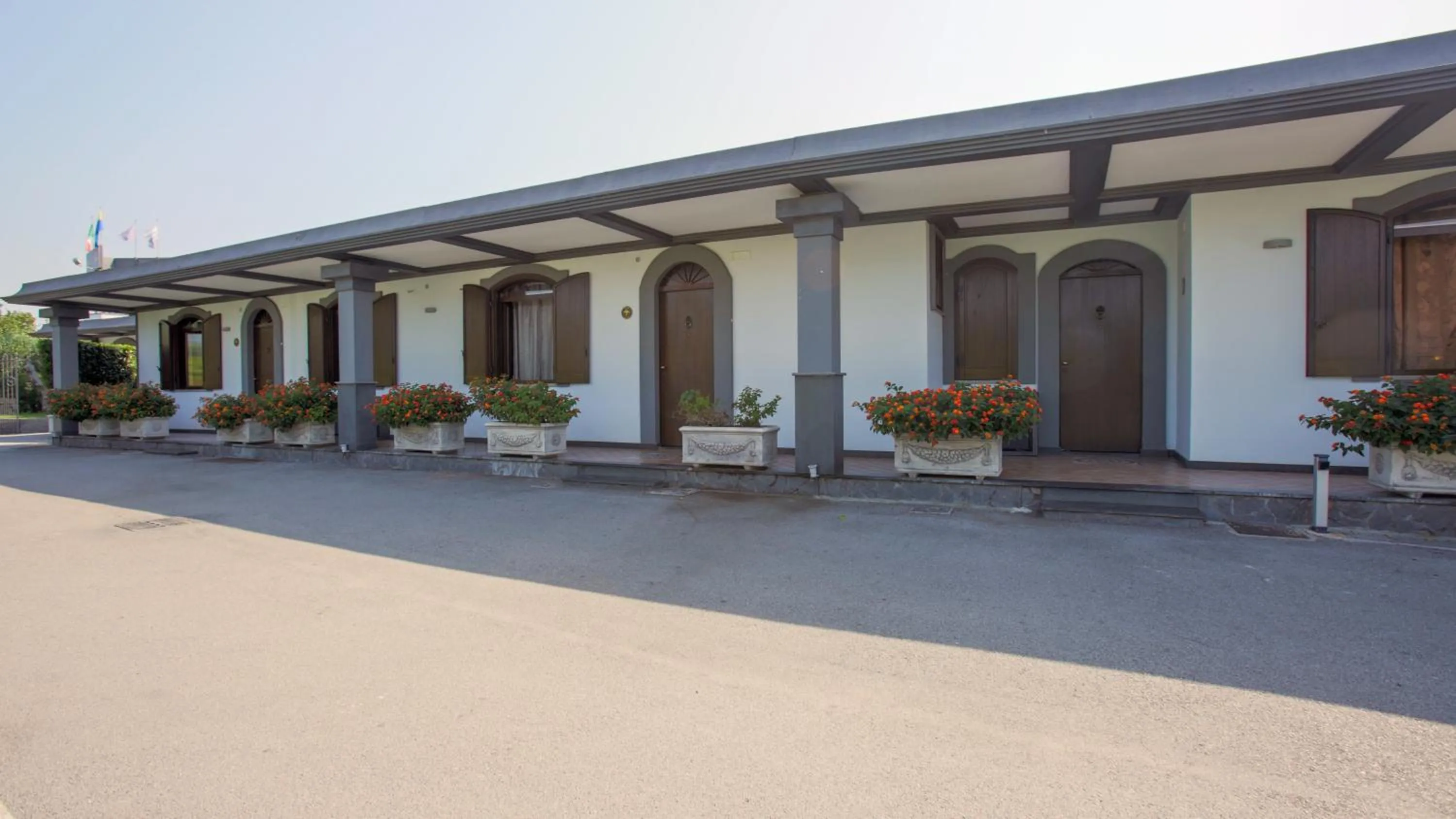 Property building in Hotel la Fenice