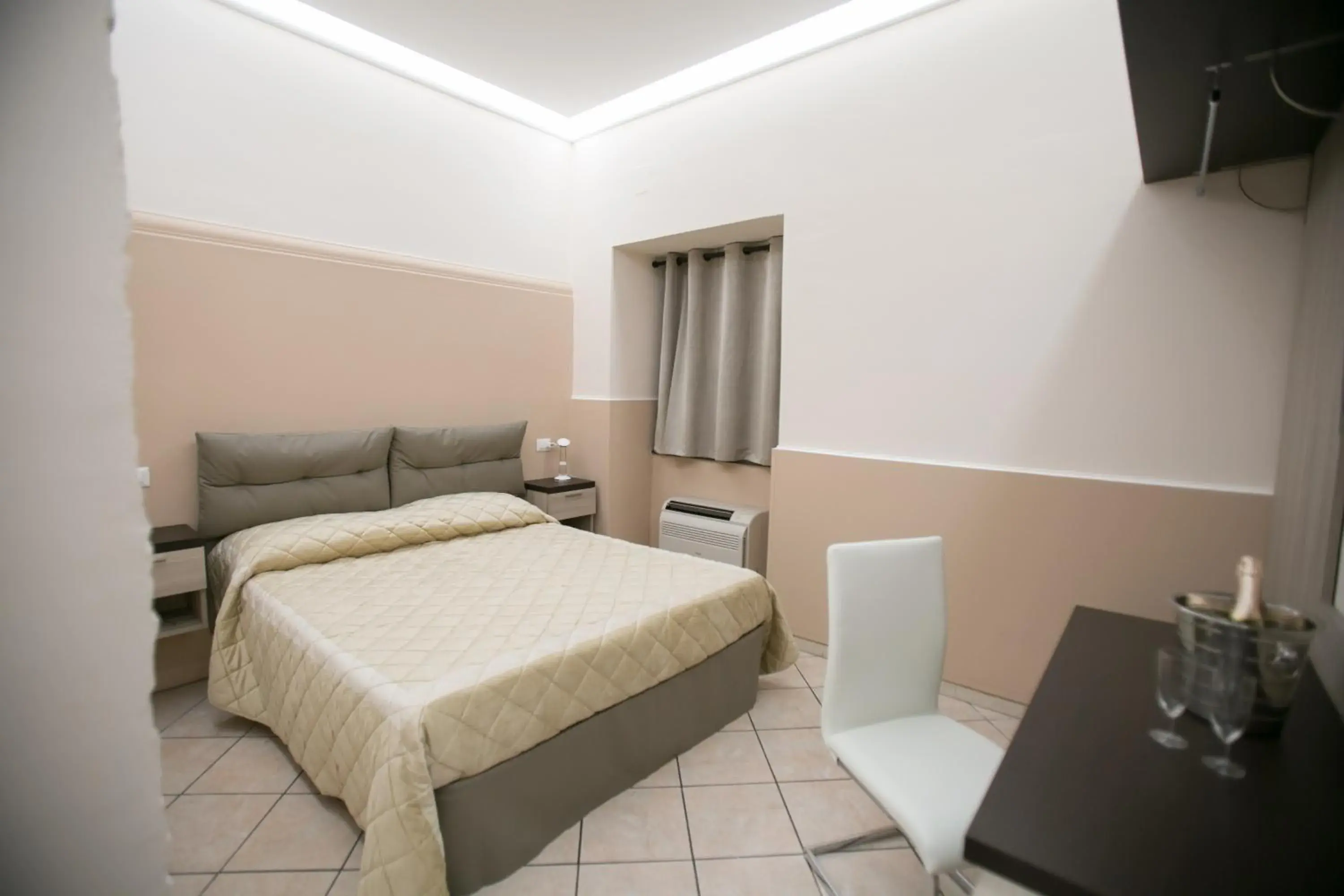 Photo of the whole room, Bed in Hotel la Fenice Photo of the whole room, Bed in Hotel la Fenice