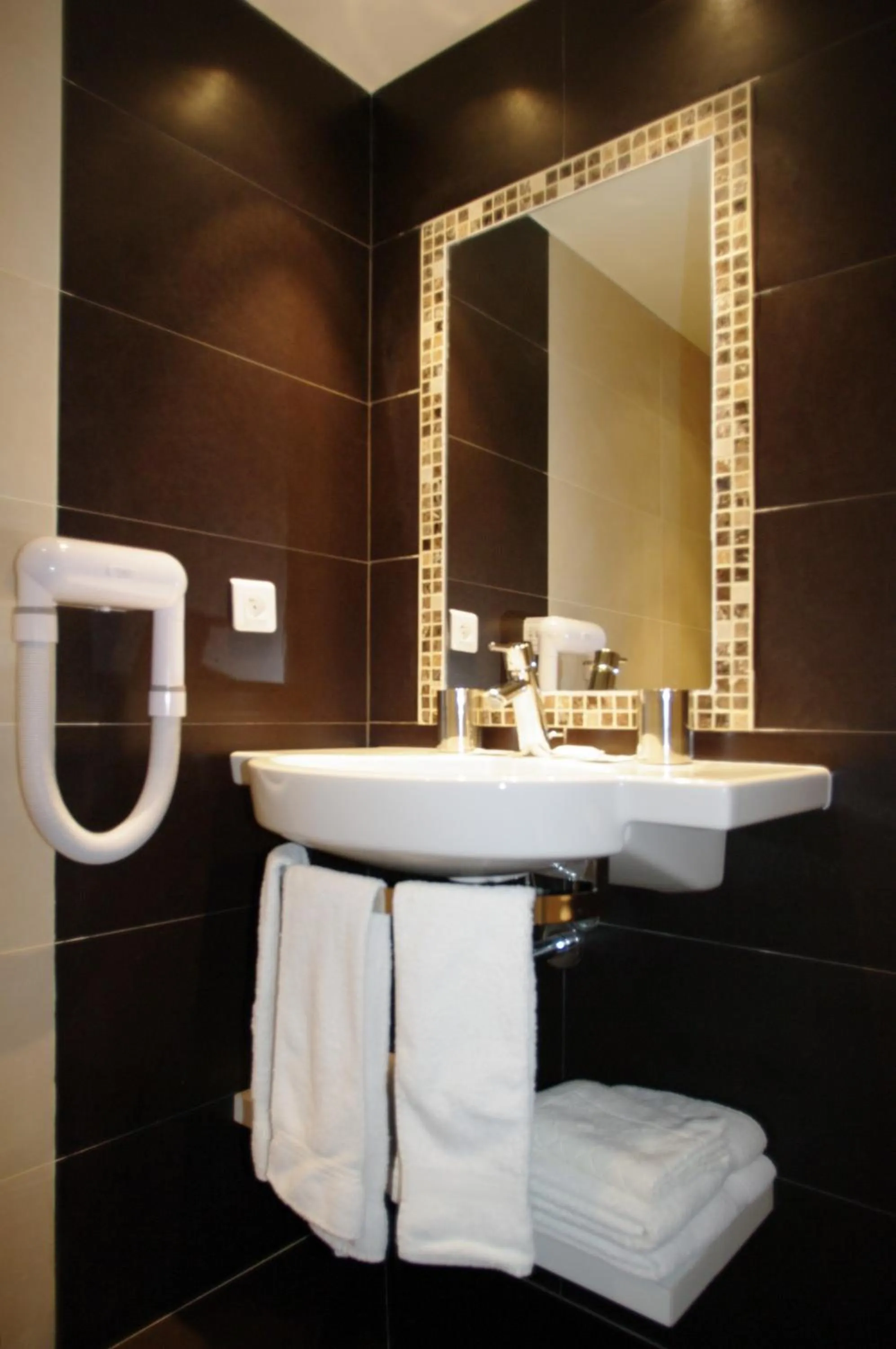 Shower in Hotel du Bosquet