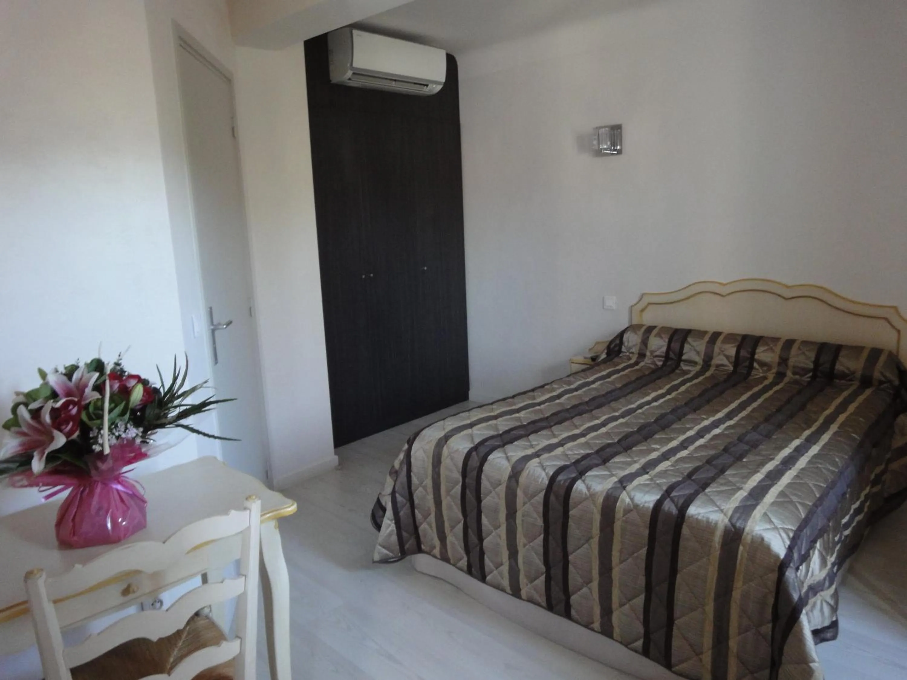 Bed in Hotel du Bosquet