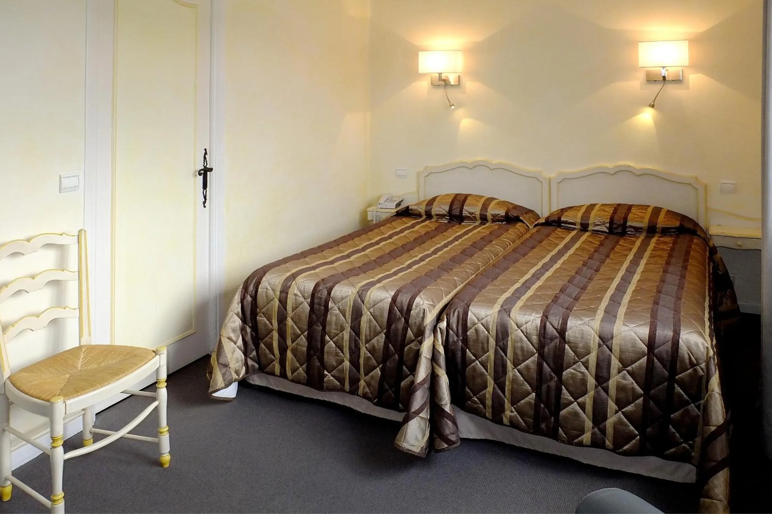 Bed in Hotel du Bosquet