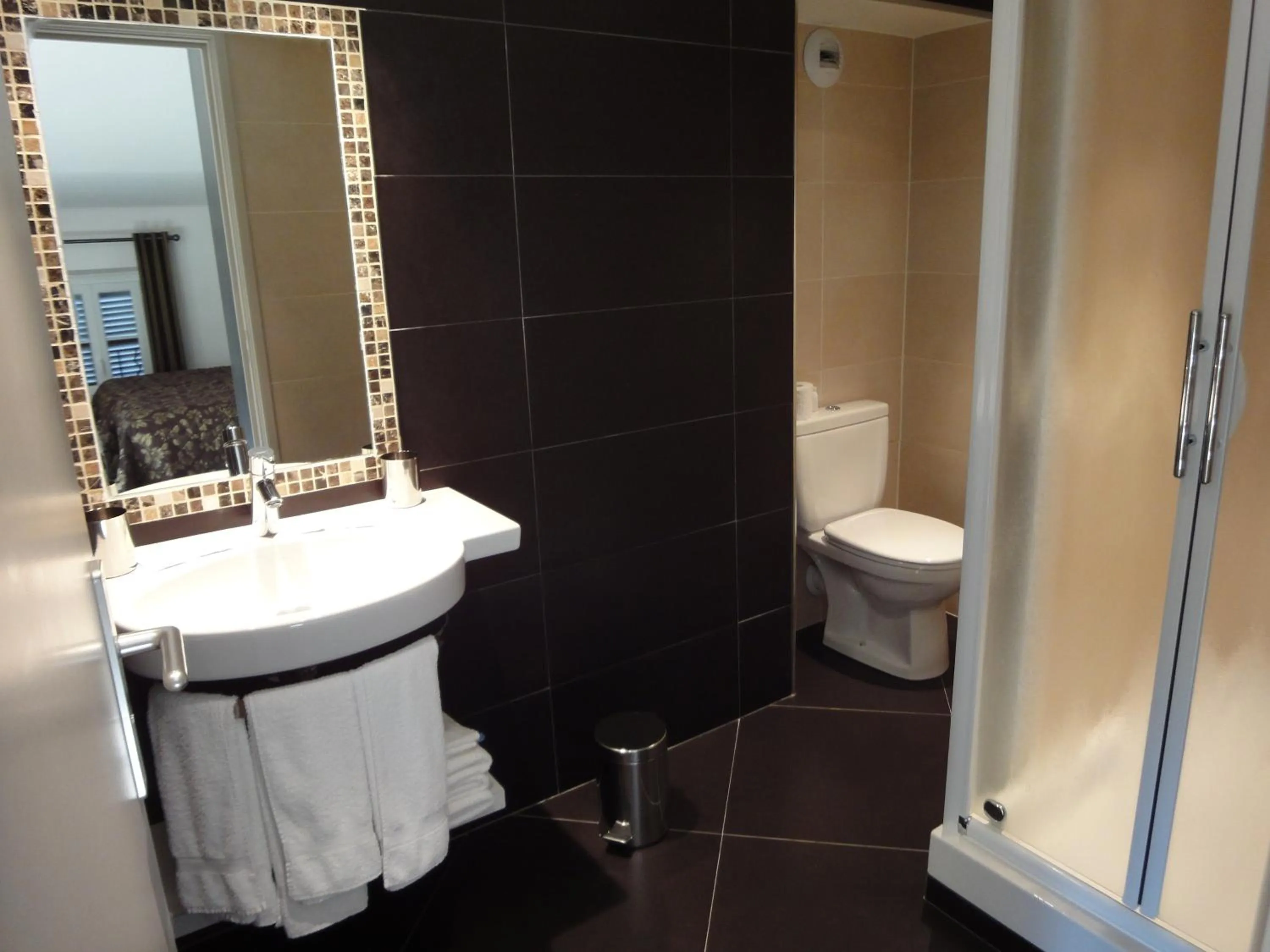 Shower in Hotel du Bosquet