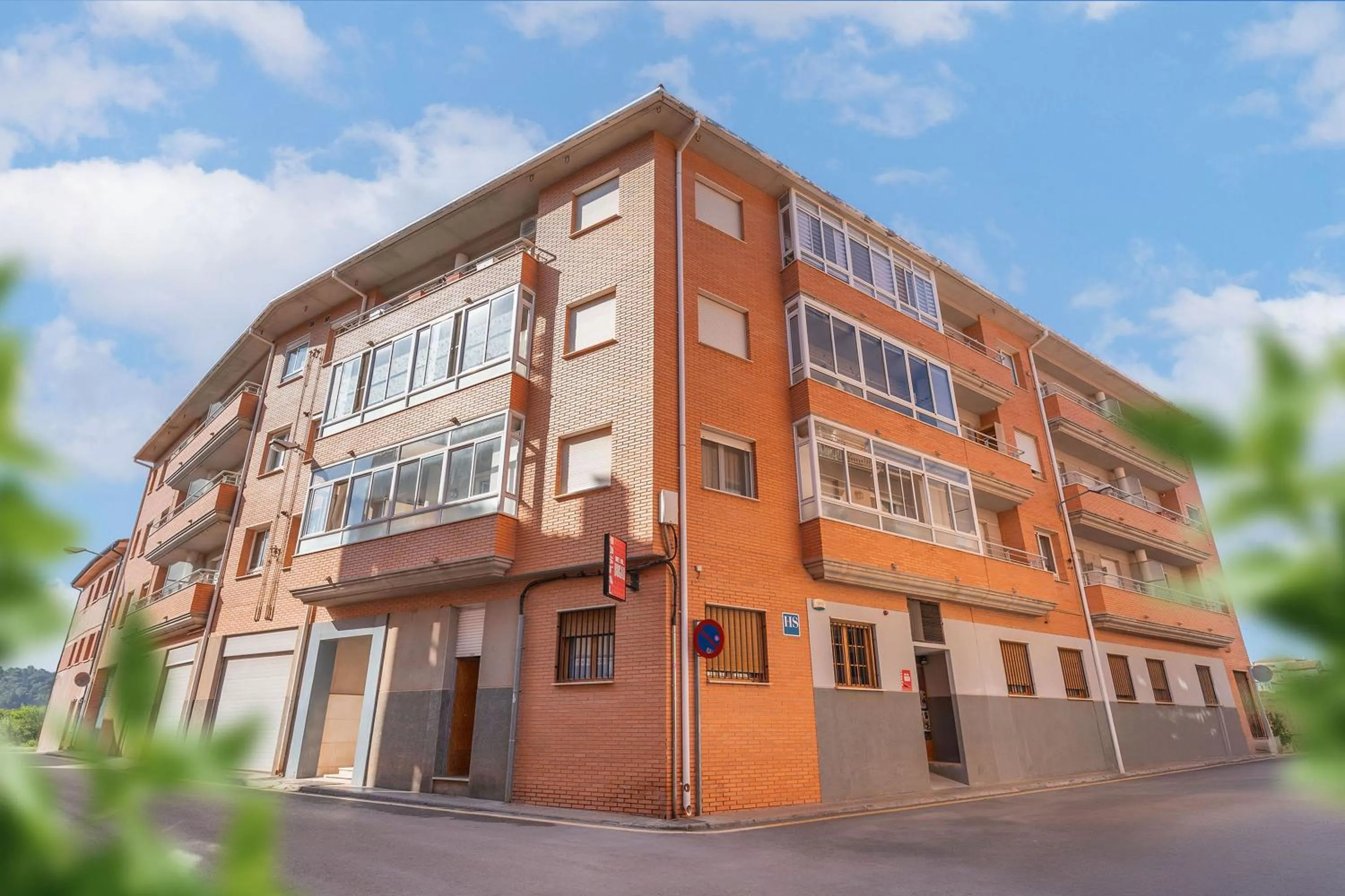 Property building in Hostal El Bugar