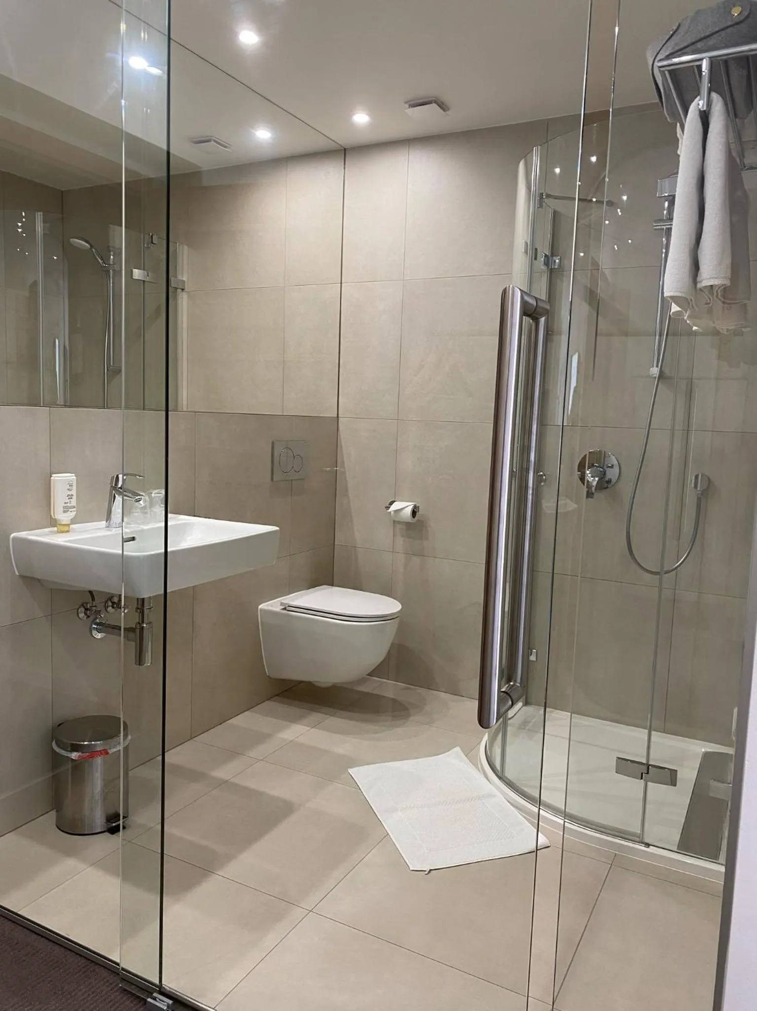 Shower in Rozmaryn Hotel B&B