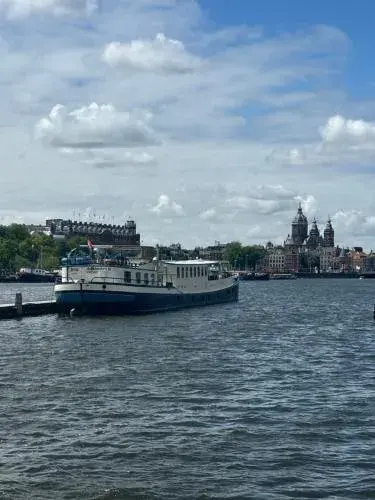 Hotelboat Iris Hotelboat Iris