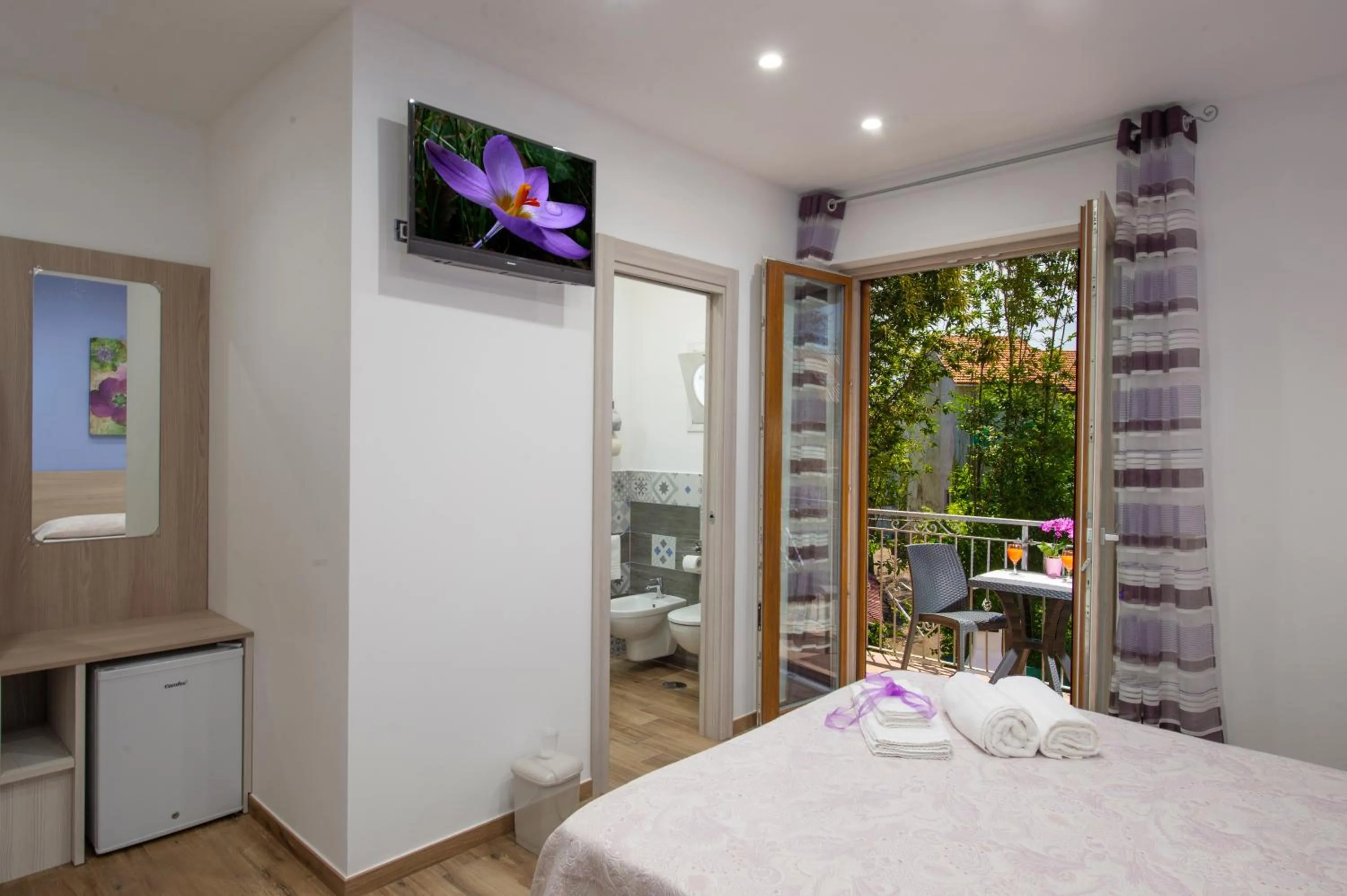 Bathroom, Bed in B&B Il Girasole