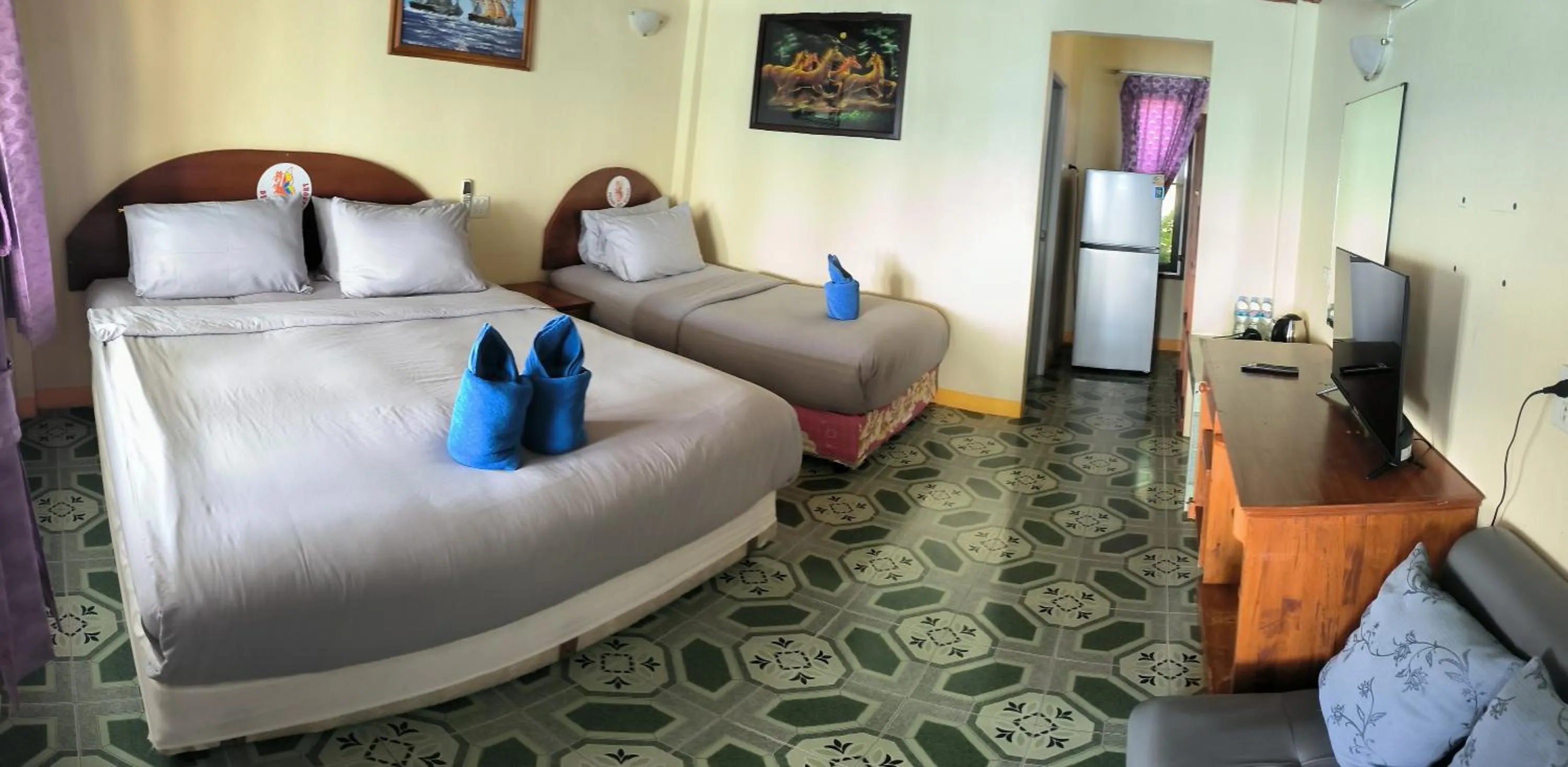 Bed in Dragon Hut Resort