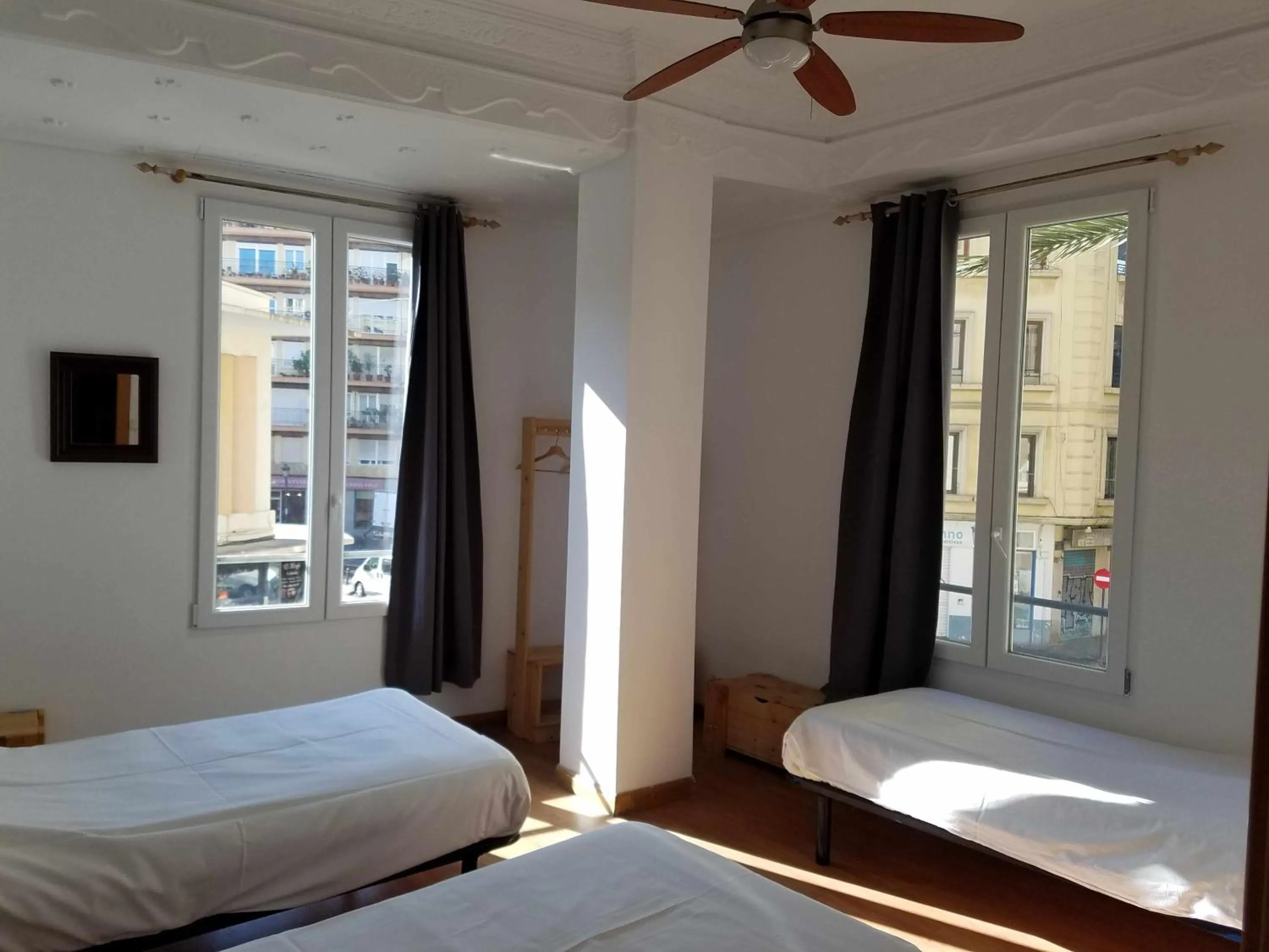 Photo of the whole room, Bed in Russafa Youth Hostel