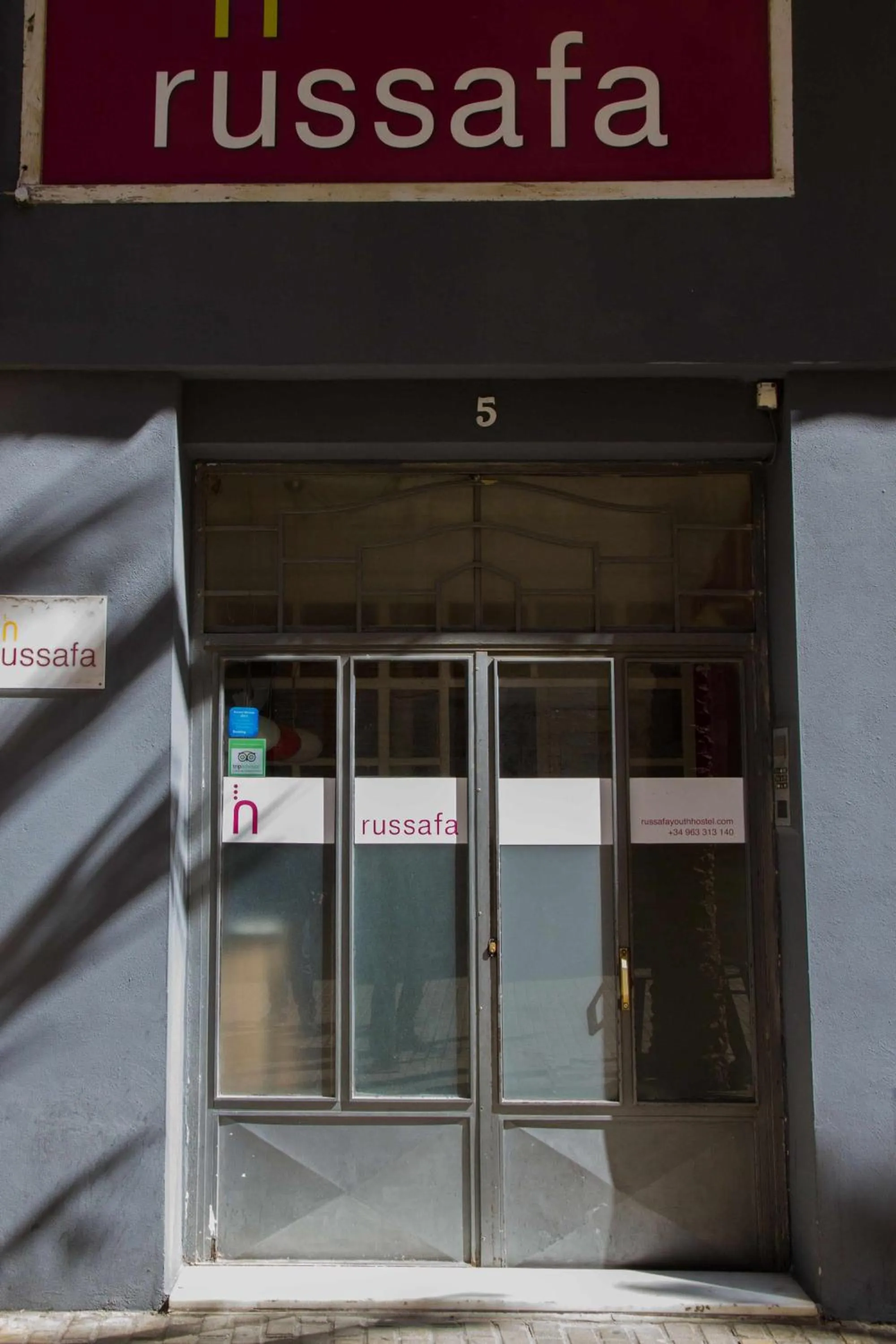 Facade/entrance in Russafa Youth Hostel