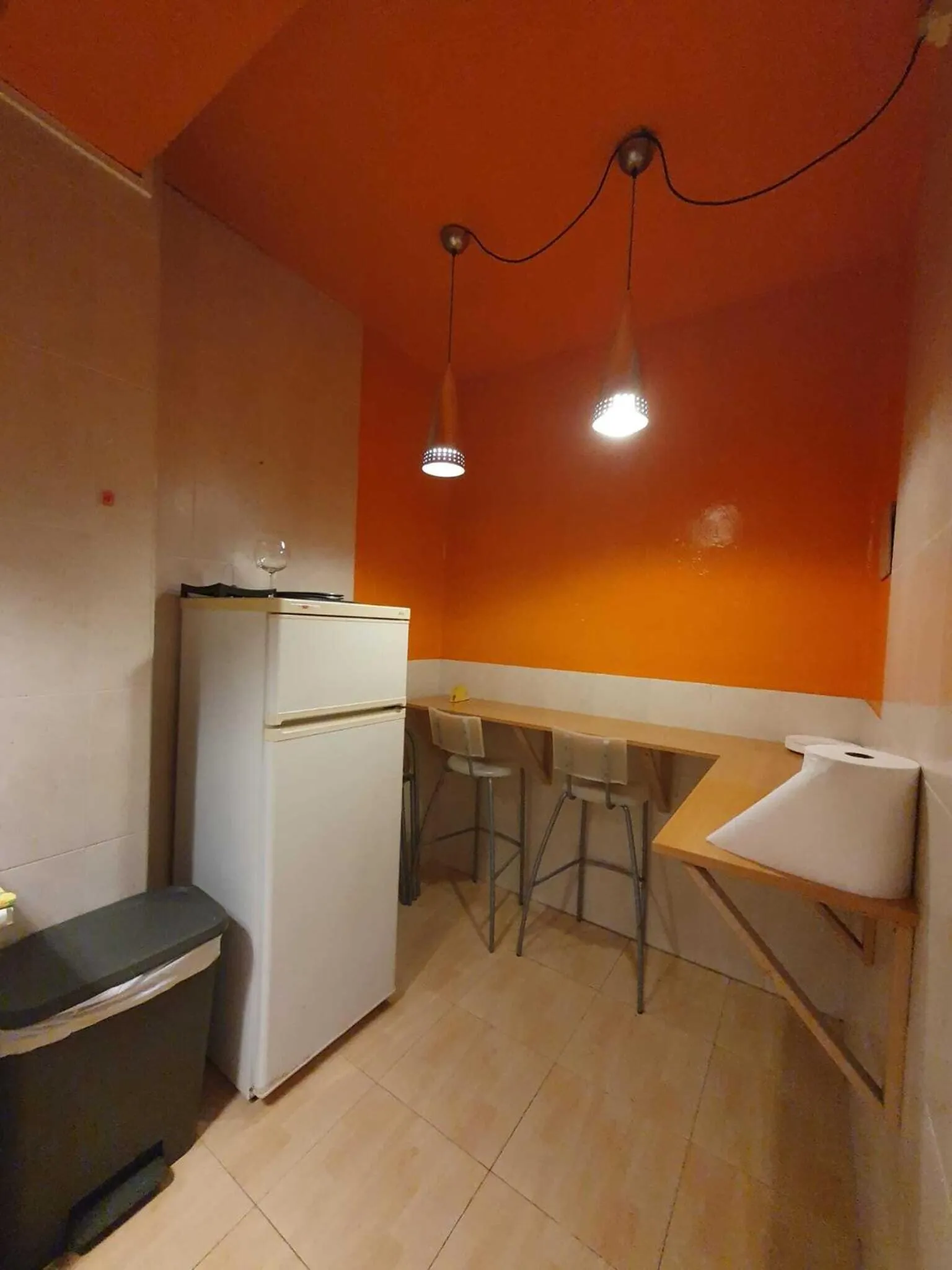 Kitchen or kitchenette in Russafa Youth Hostel