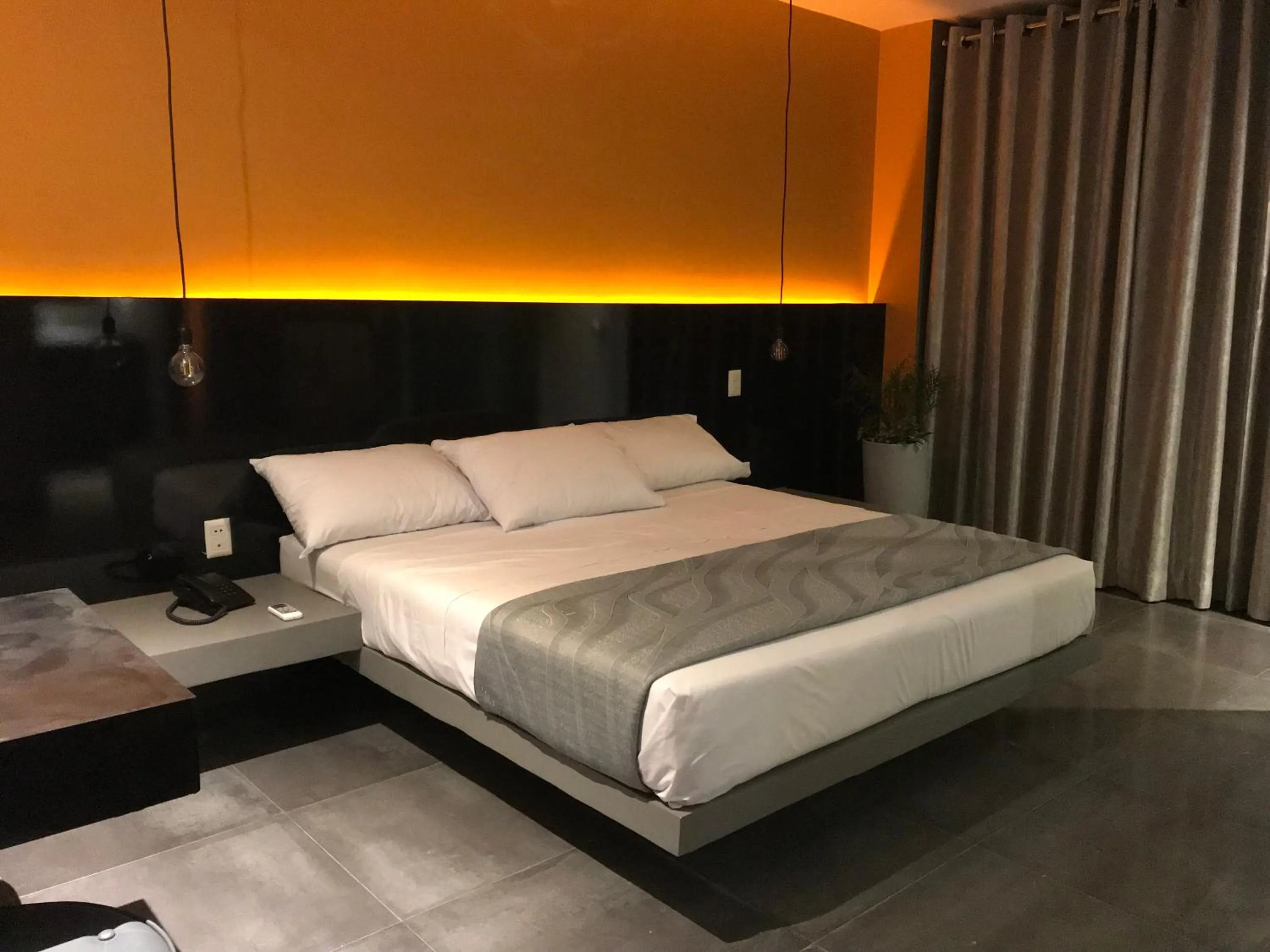 Shower, Bed in Hotel G