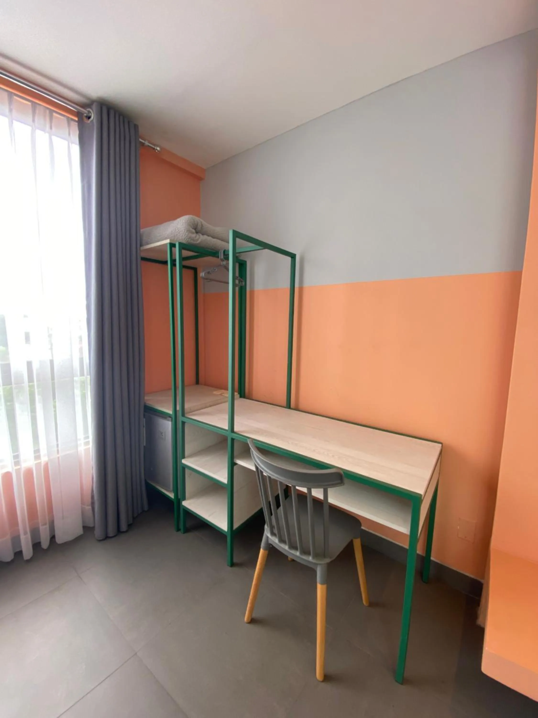 hair dresser, Bed in Hotel G