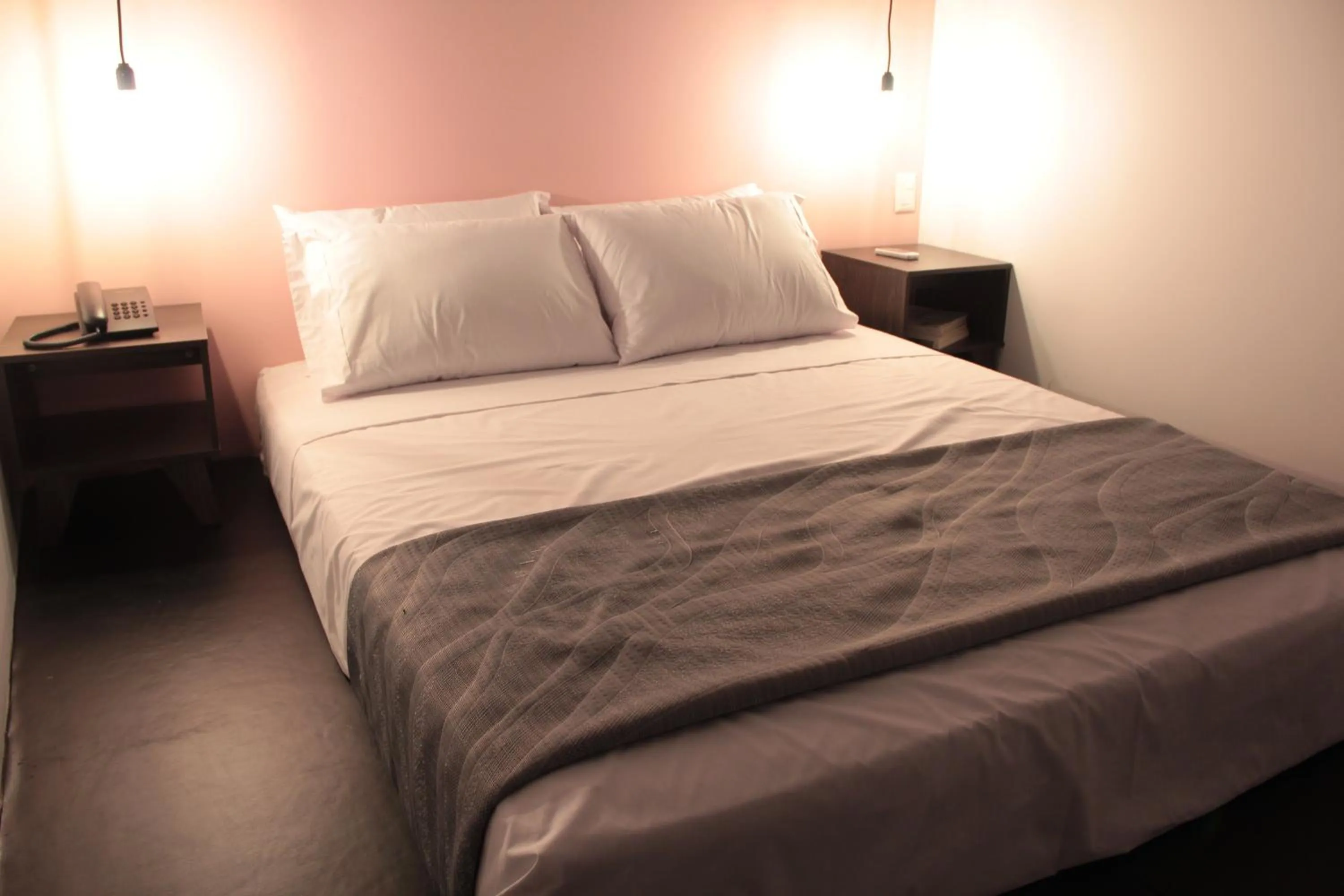 Shower, Bed in Hotel G