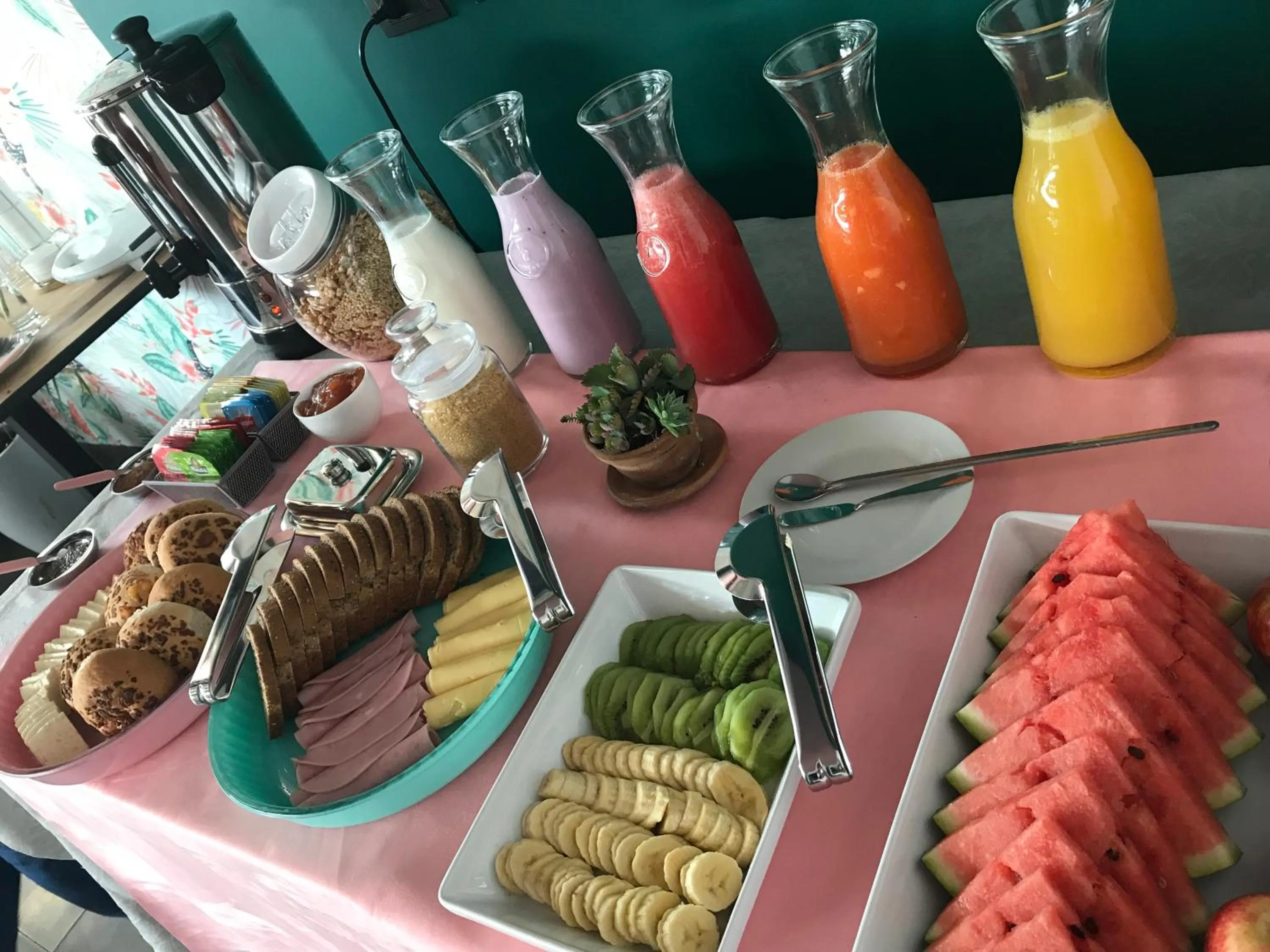 Restaurant/places to eat in Hotel G