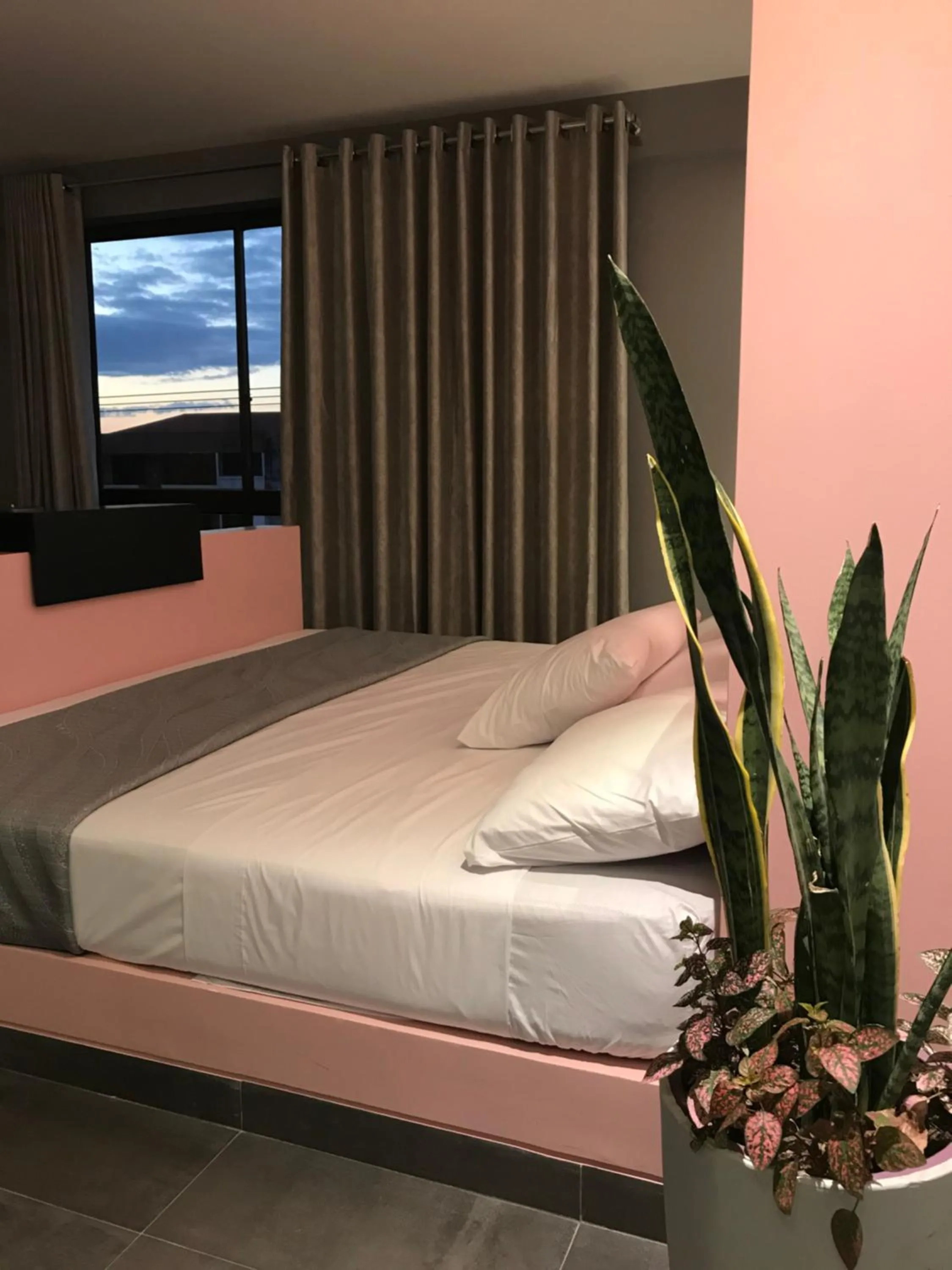 Shower, Bed in Hotel G