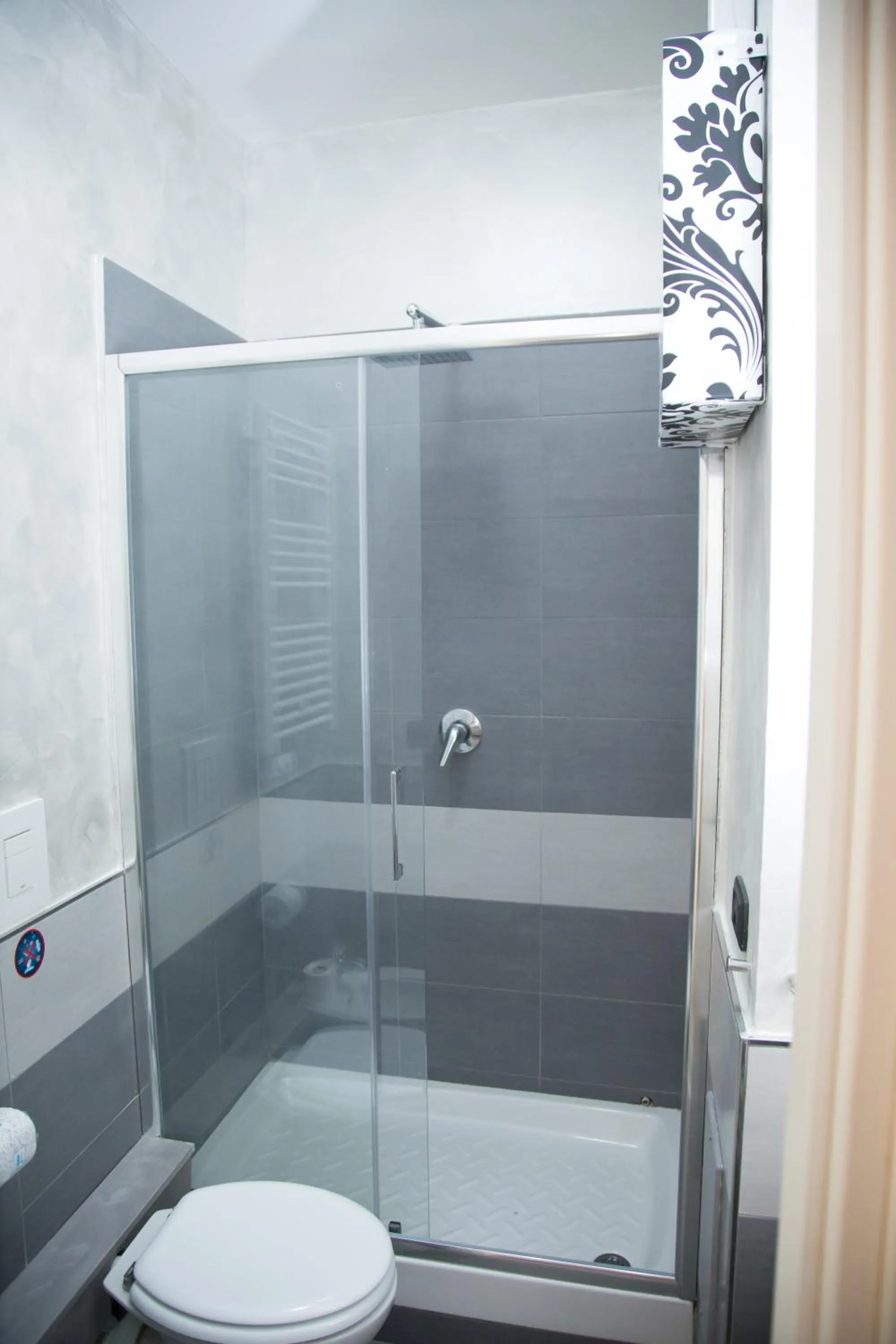 Shower in Art in B&B