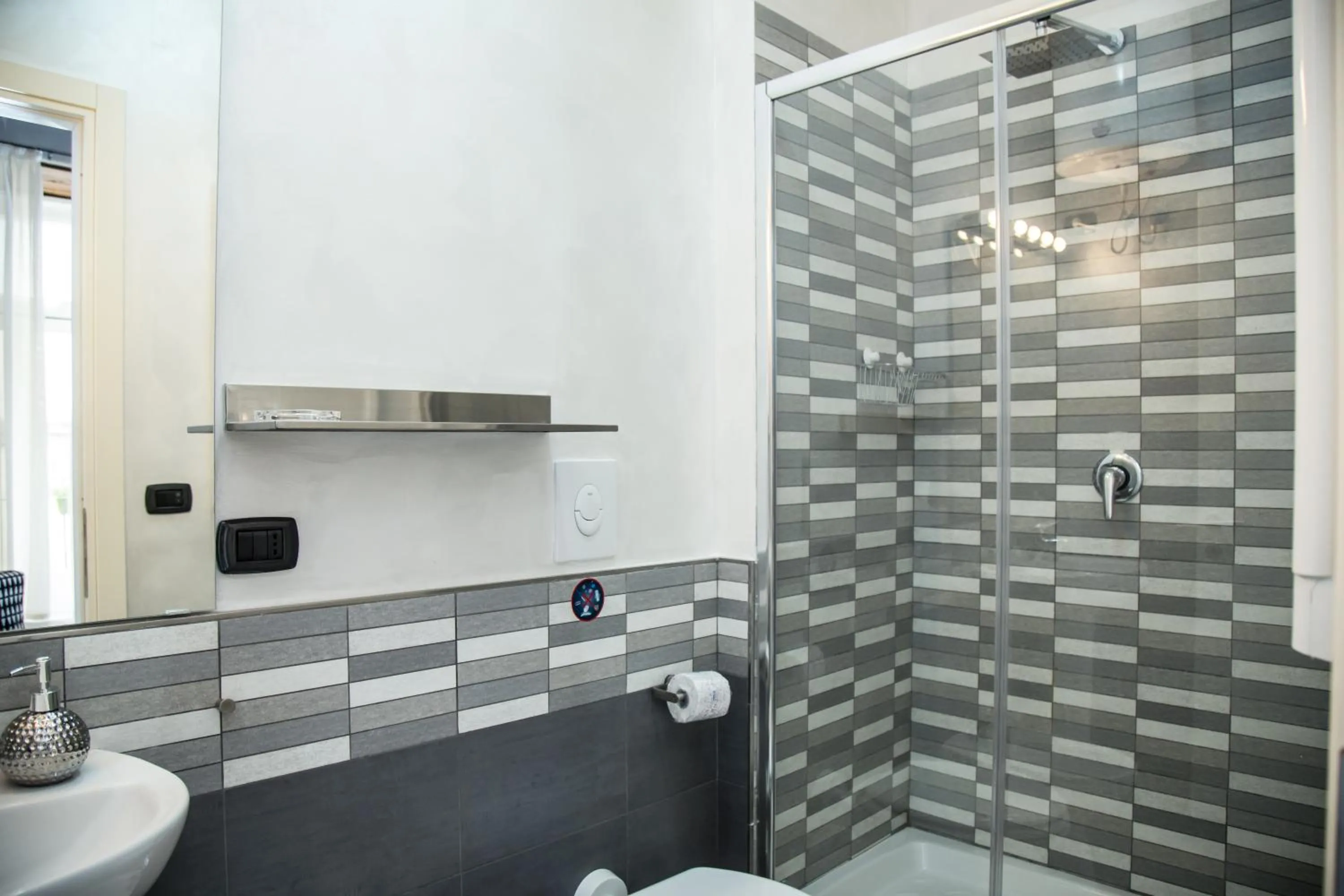 Shower in Art in B&B