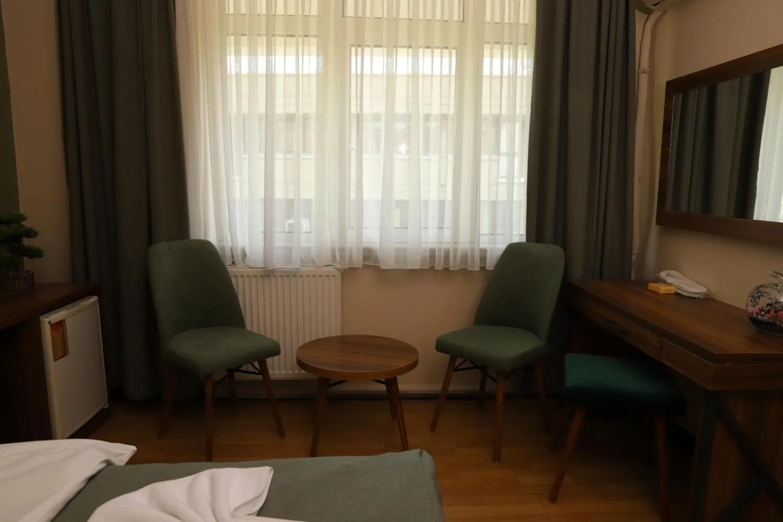 Seating area, Bed in Buldum Otel