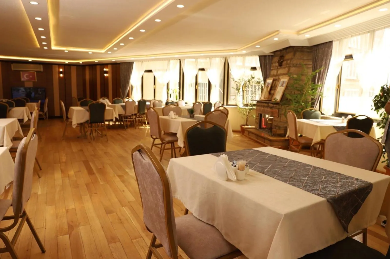 Restaurant/places to eat in Buldum Otel