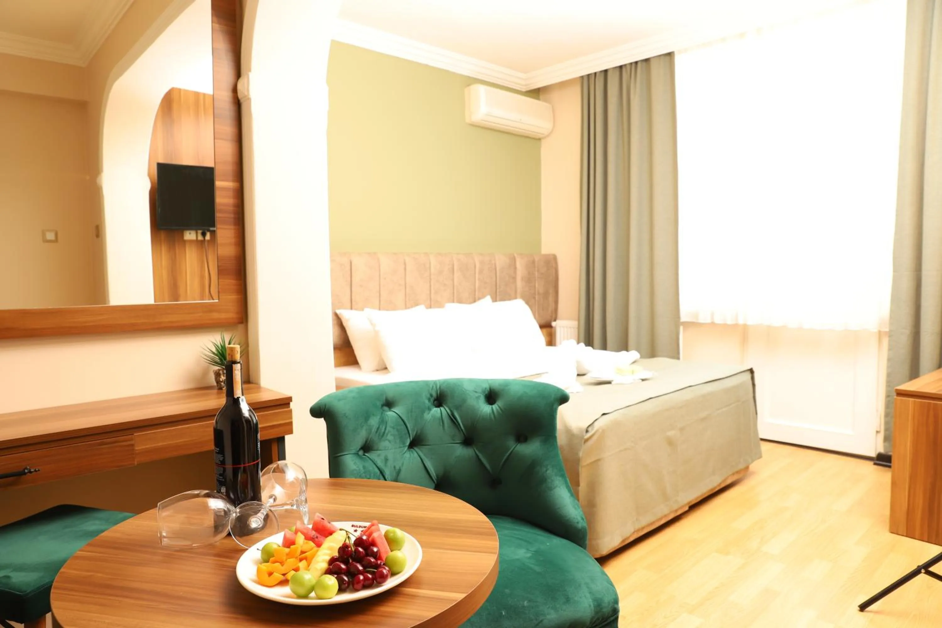 Photo of the whole room, Bed in Buldum Otel