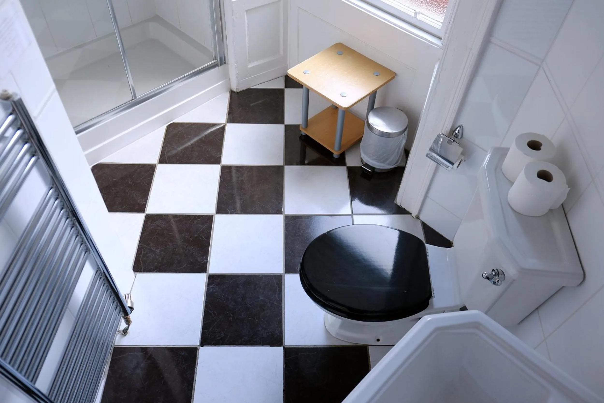 Bathroom in Regent House Hotel - City Centre Hotel