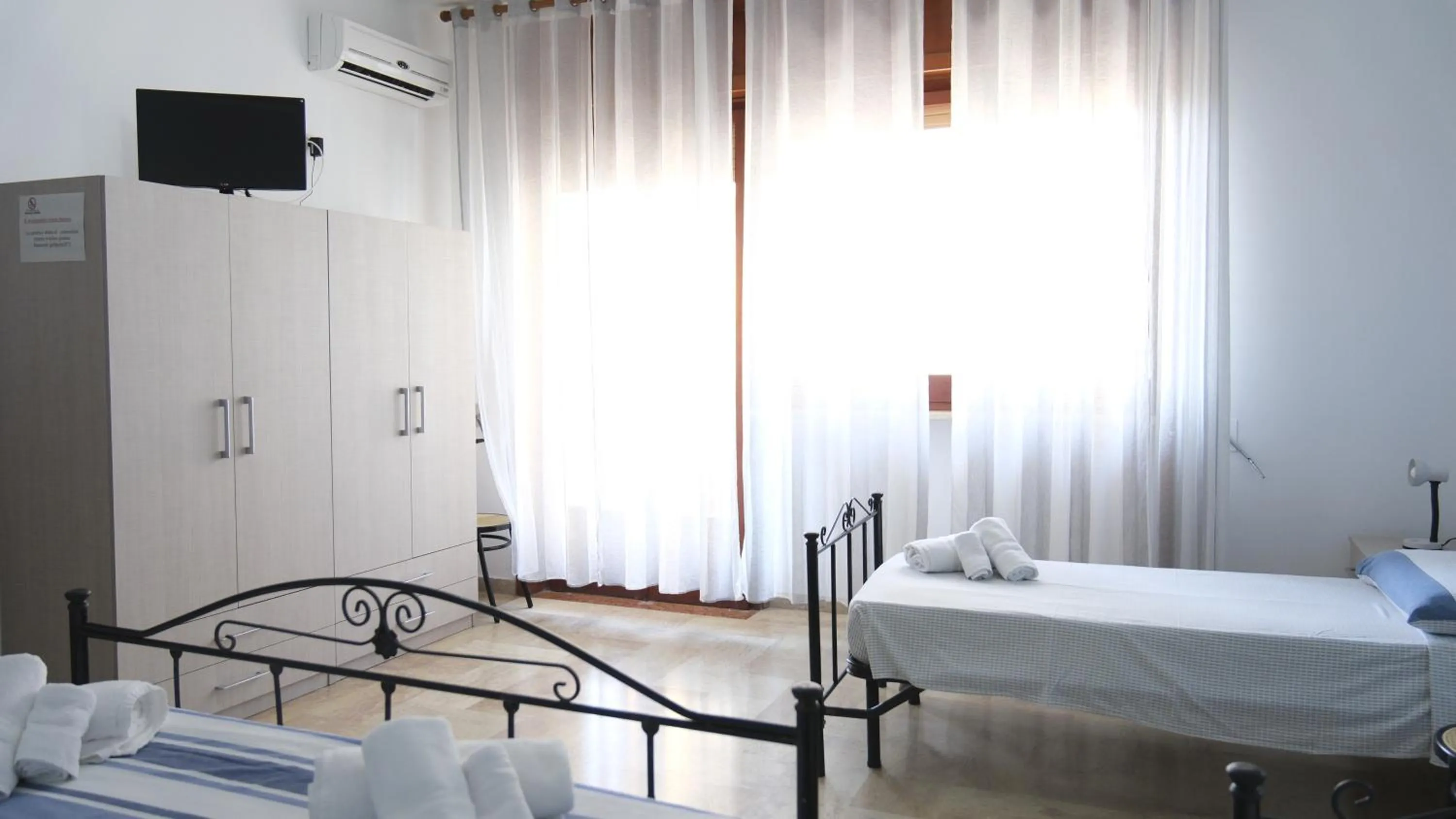 Bed in BB Gallipolis Terra