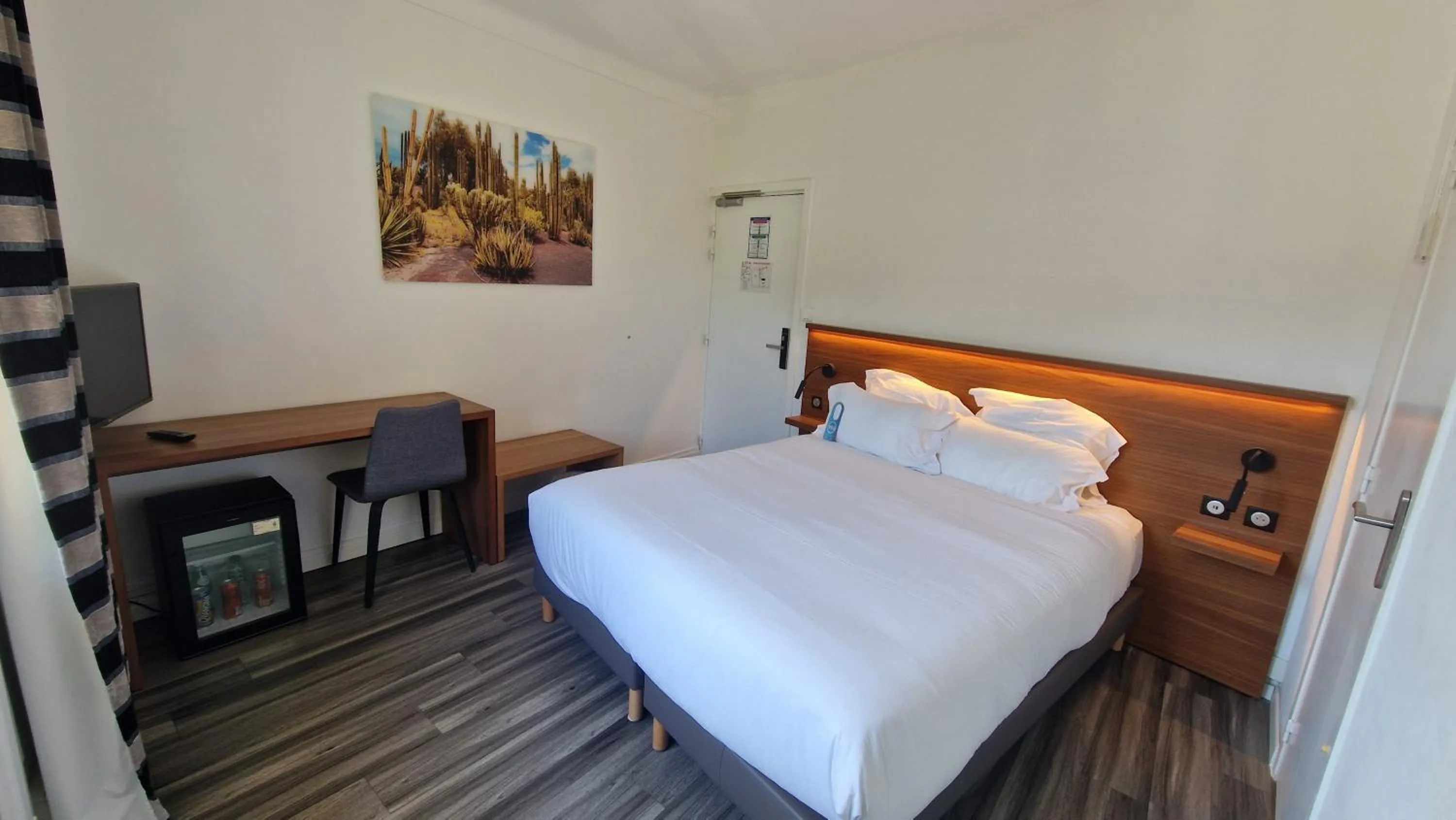 Bed in Hotel B Lodge