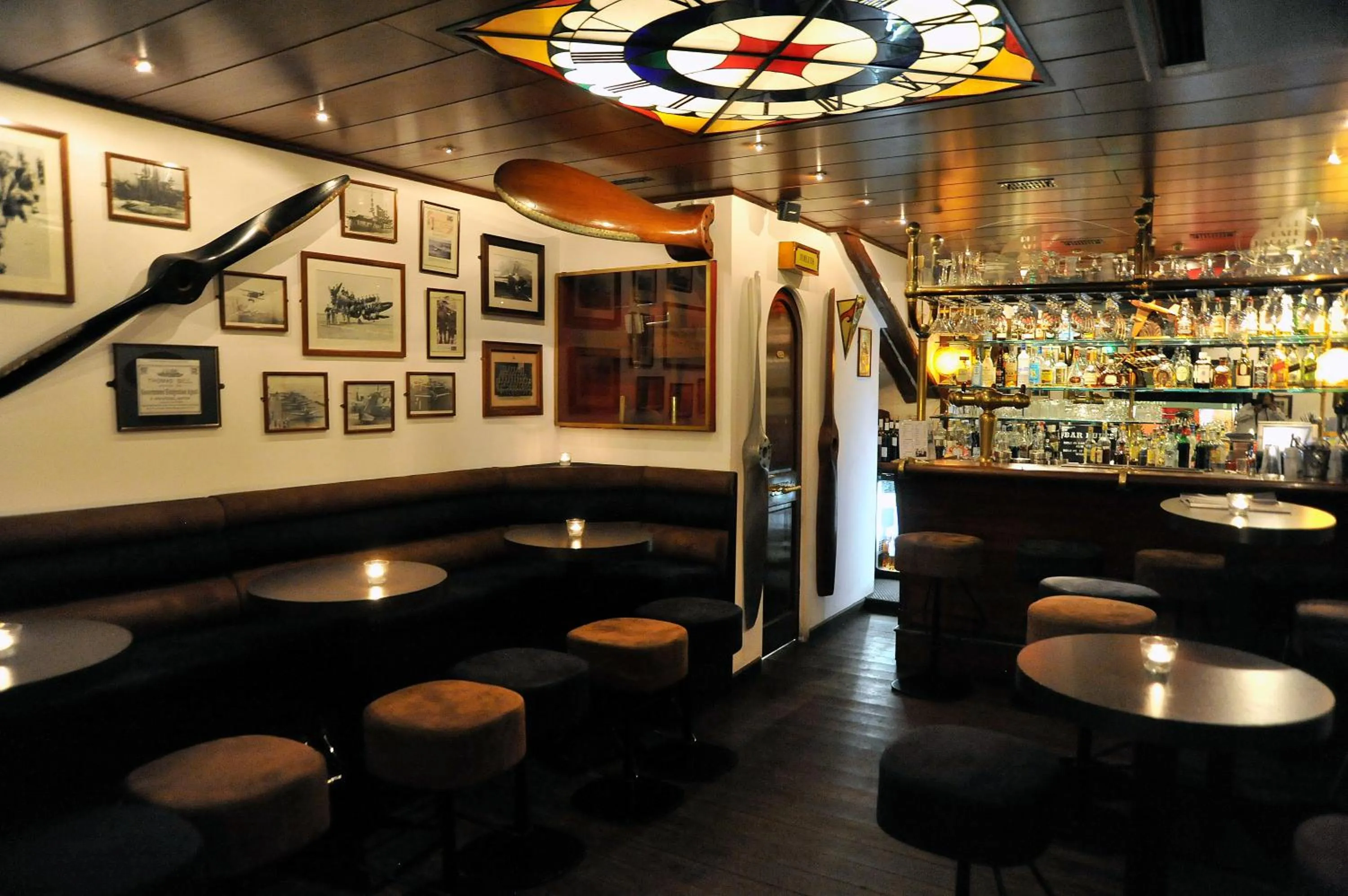 Lounge or bar in Hotel B Lodge