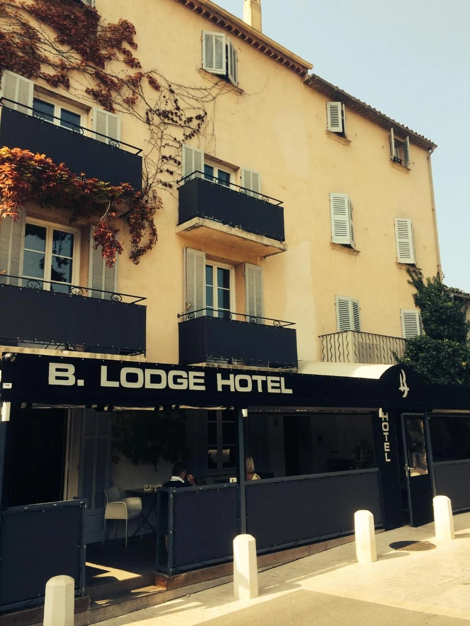 Neighbourhood in Hotel B Lodge