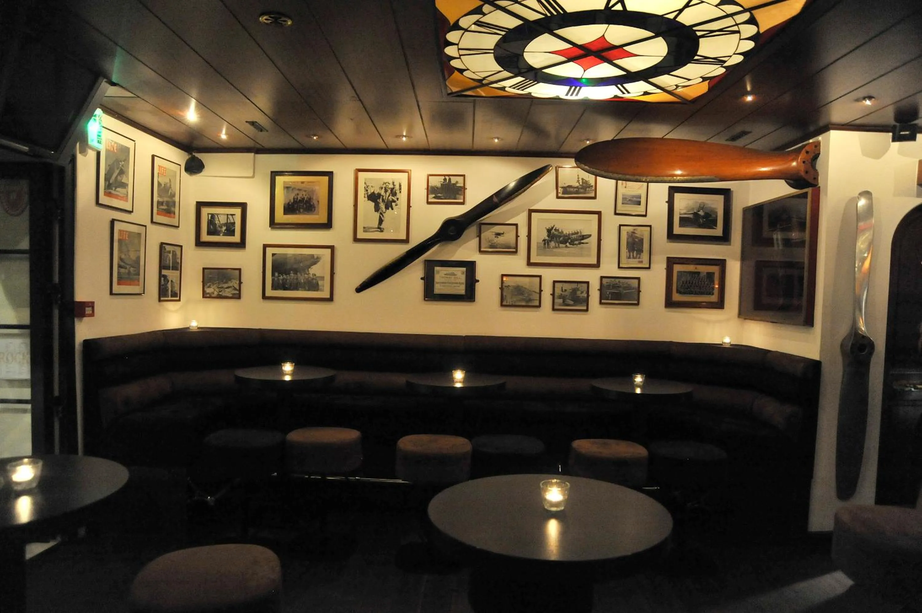 Lounge or bar in Hotel B Lodge