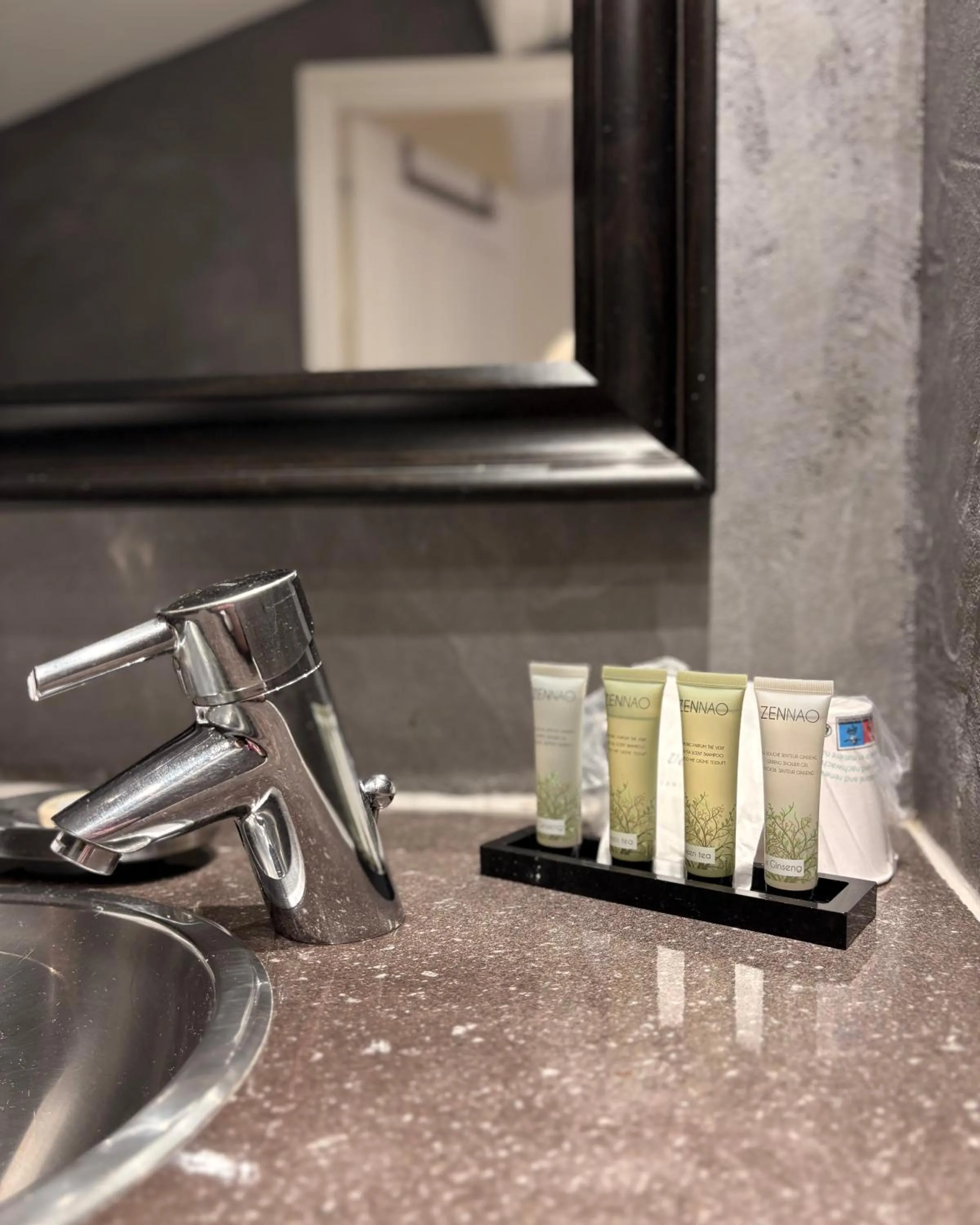 Bathroom in Hotel B Lodge