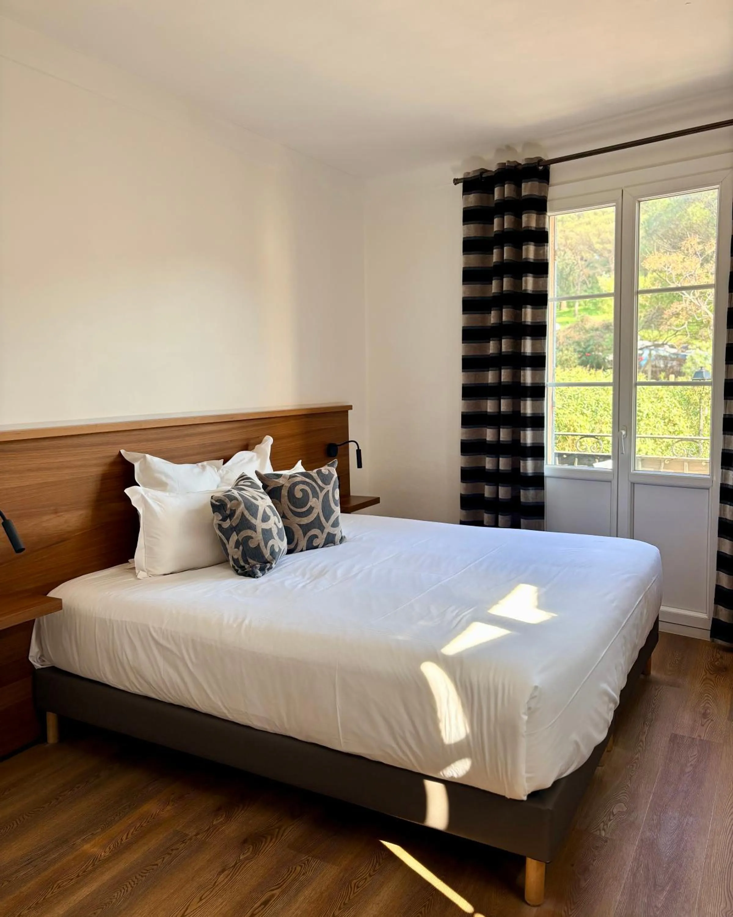 Bed in Hotel B Lodge