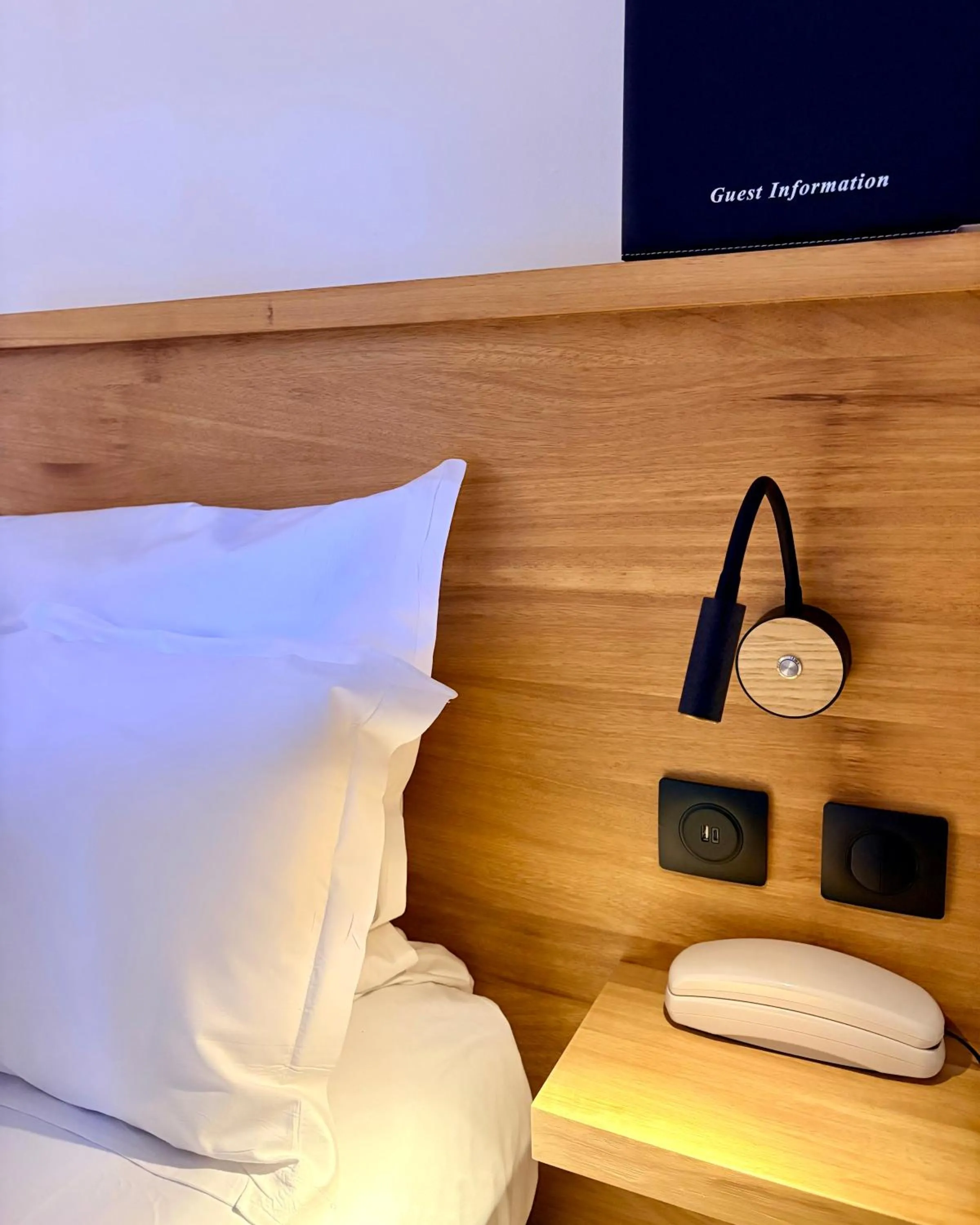 Bed in Hotel B Lodge