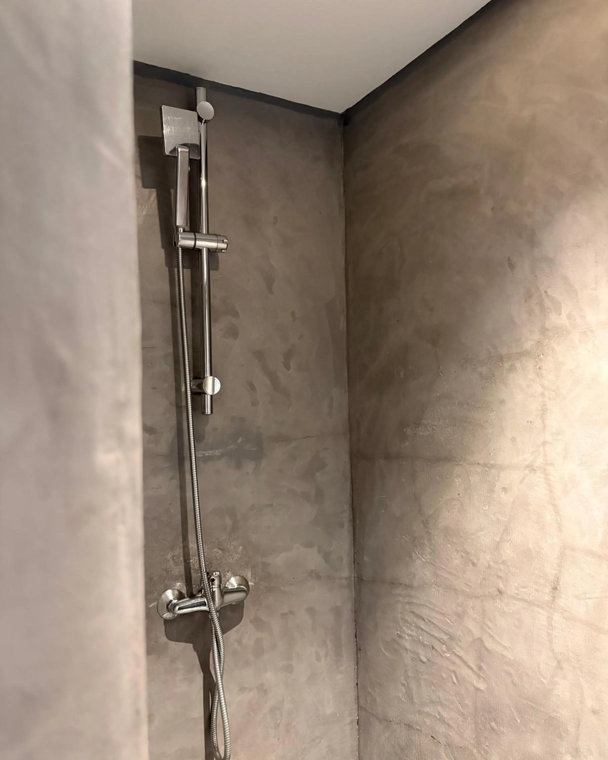 Shower in Hotel B Lodge