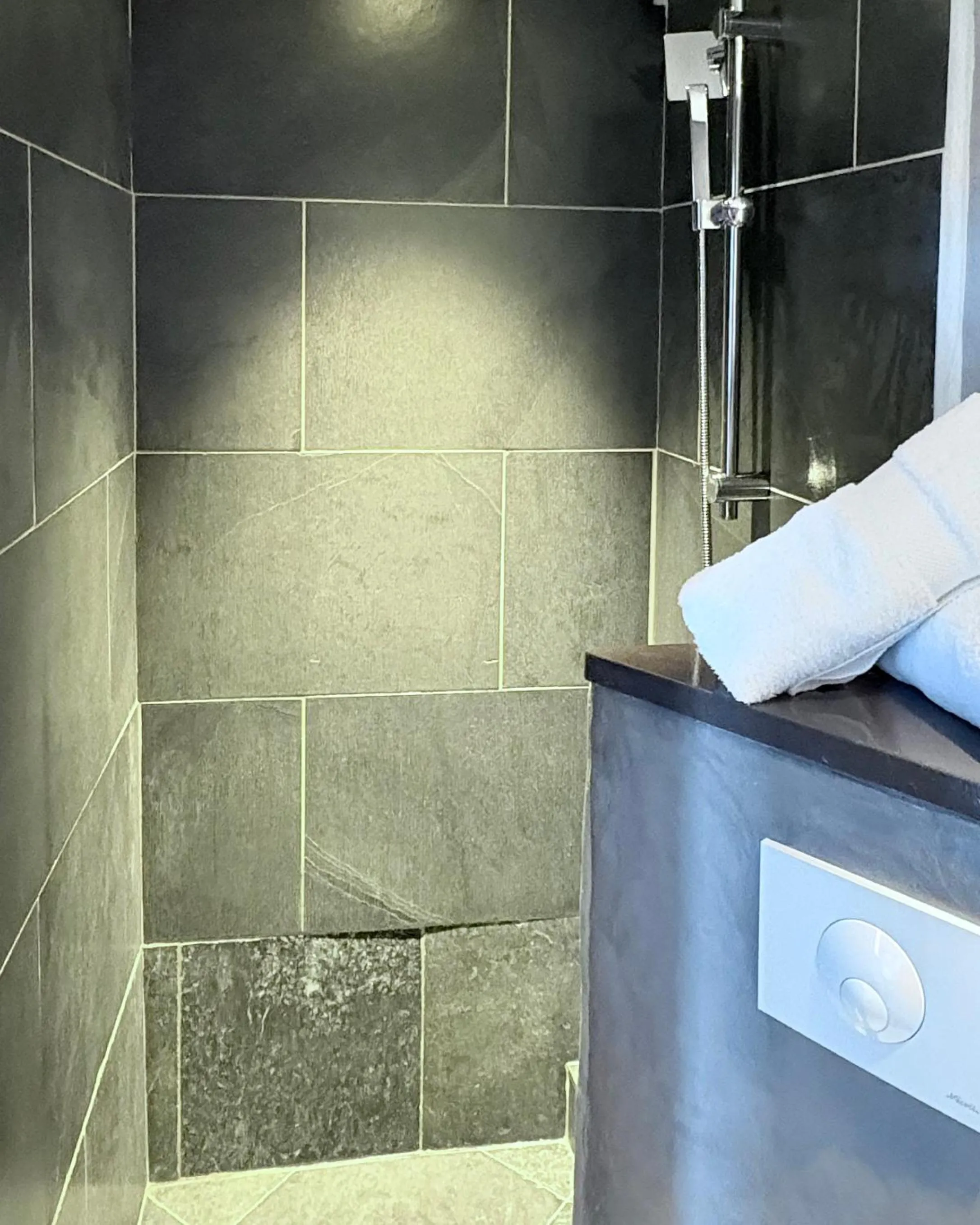 Shower in Hotel B Lodge