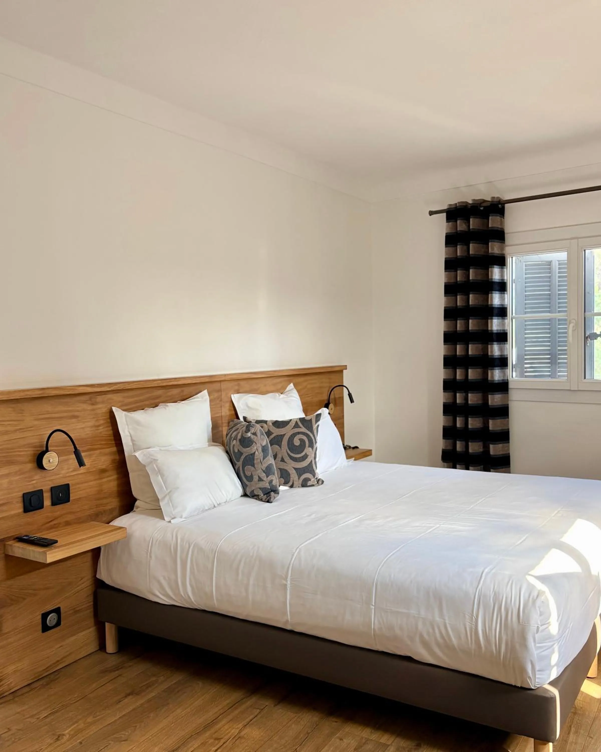 Bed in Hotel B Lodge