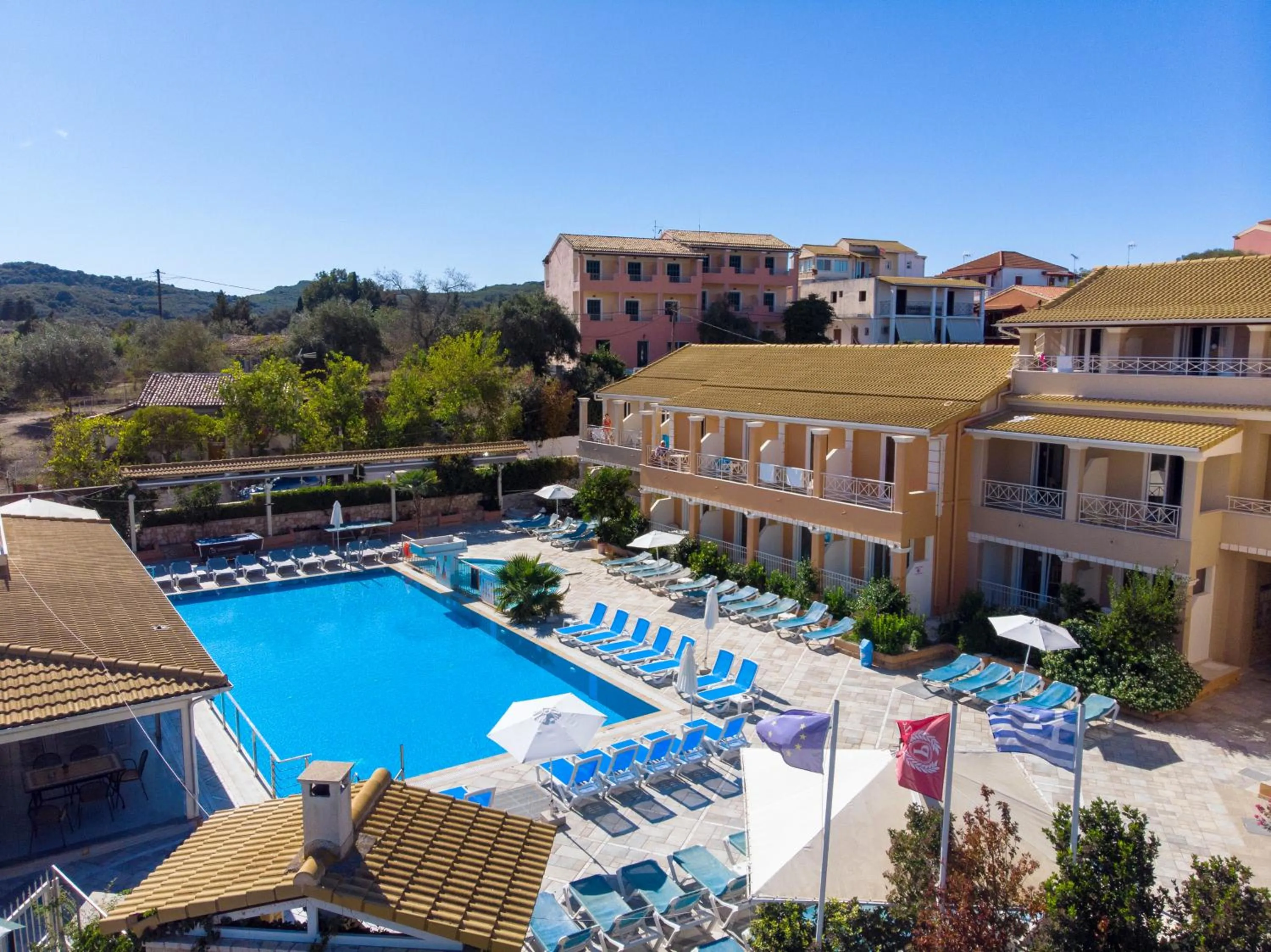 Swimming pool in Kavos Plaza Hotel