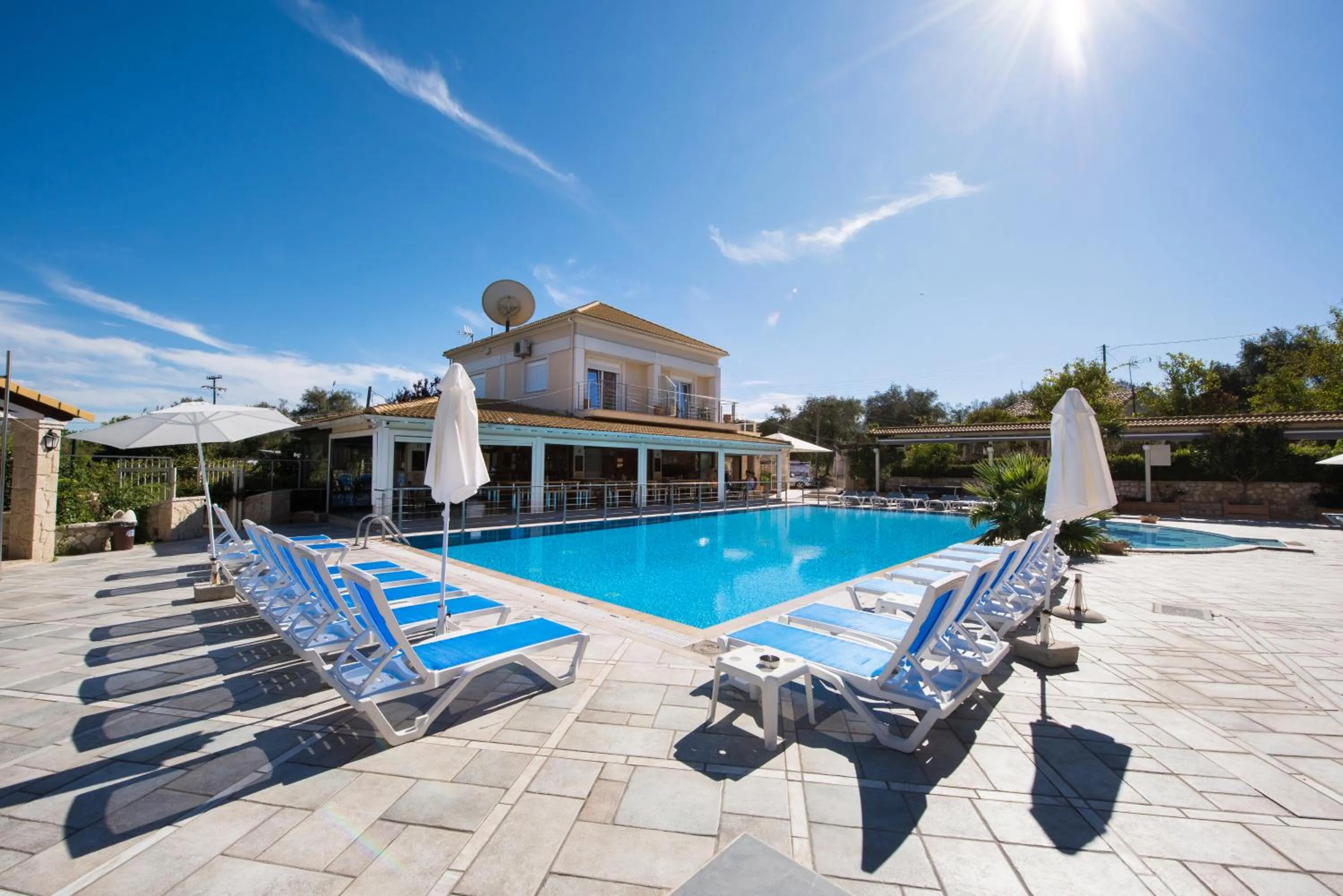Swimming pool in Kavos Plaza Hotel