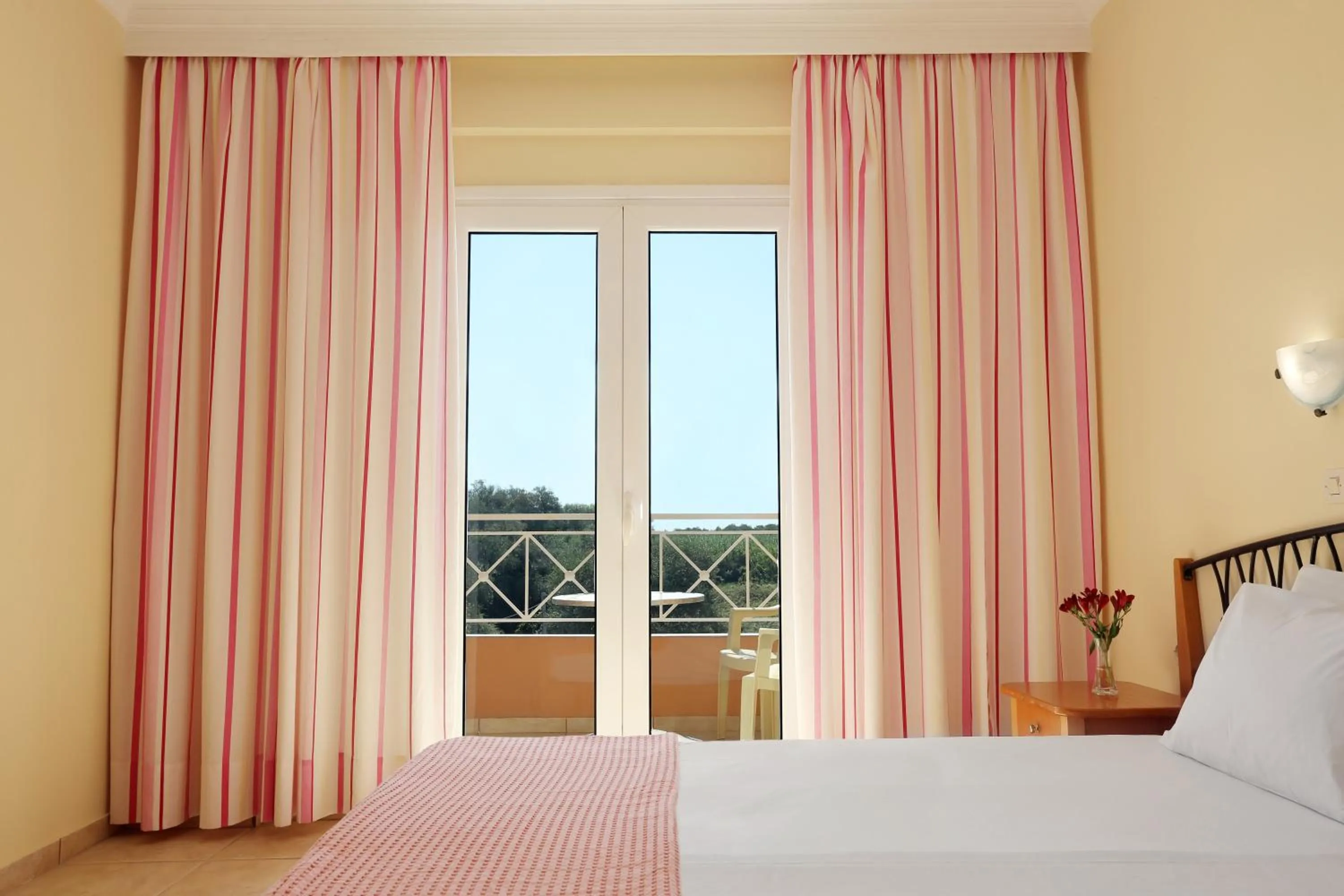 Bed in Kavos Plaza Hotel