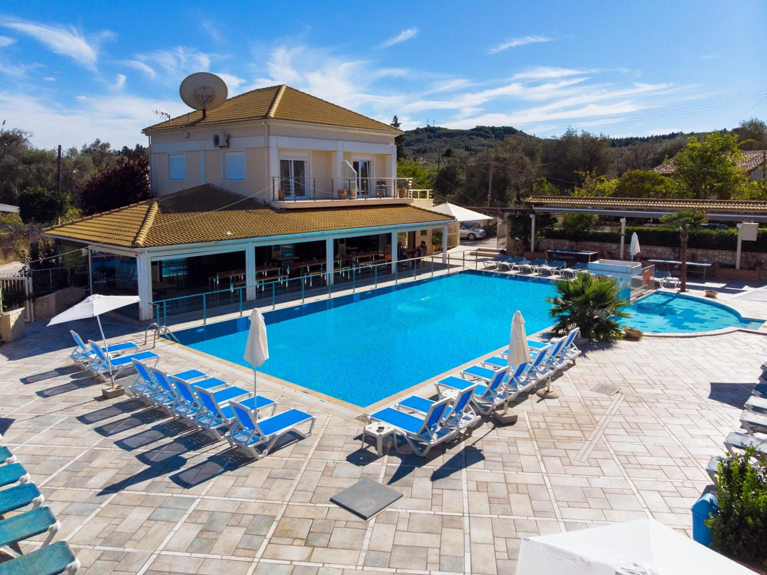 Swimming pool in Kavos Plaza Hotel