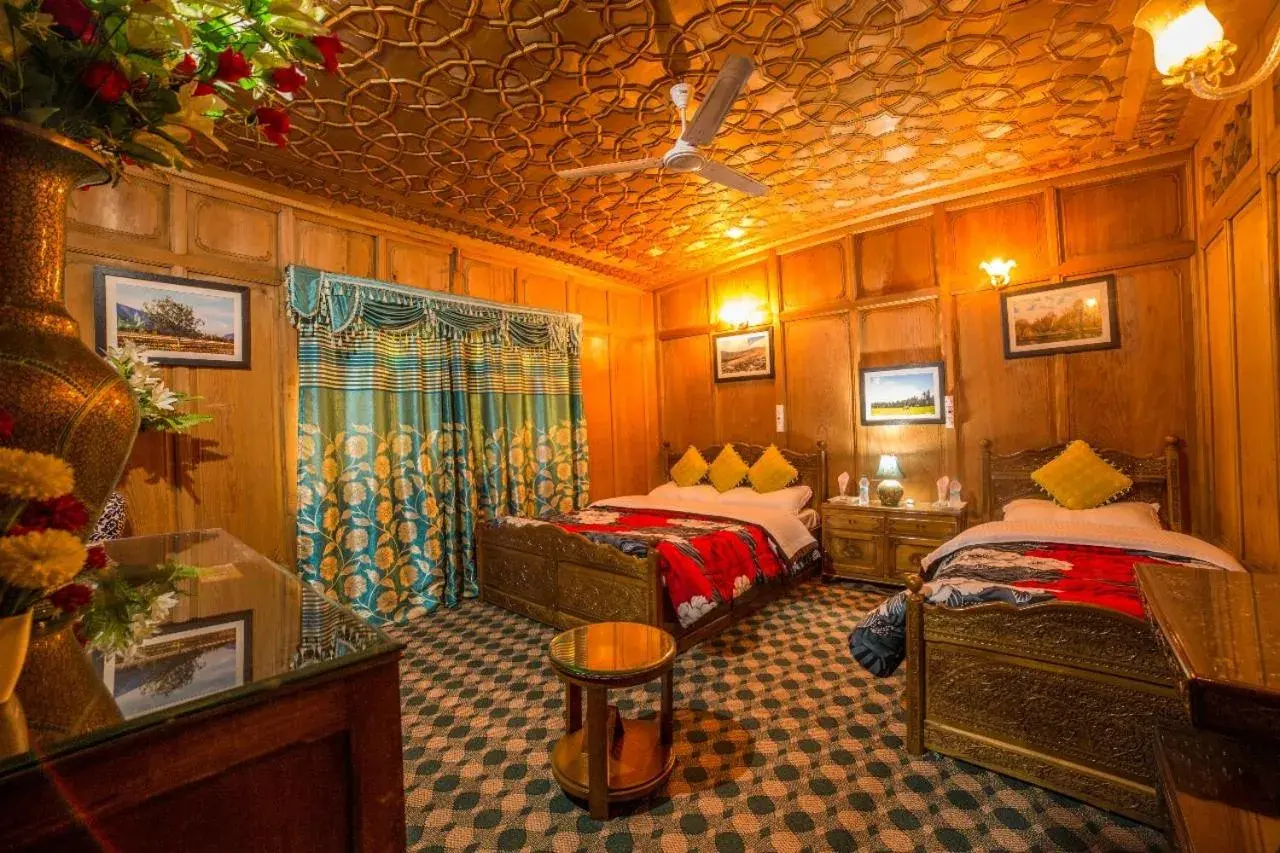 Bedroom, Bed in Swan Group of Houseboats, Golden Dal Lake Bedroom, Bed in Swan Group of Houseboats, Golden Dal Lake