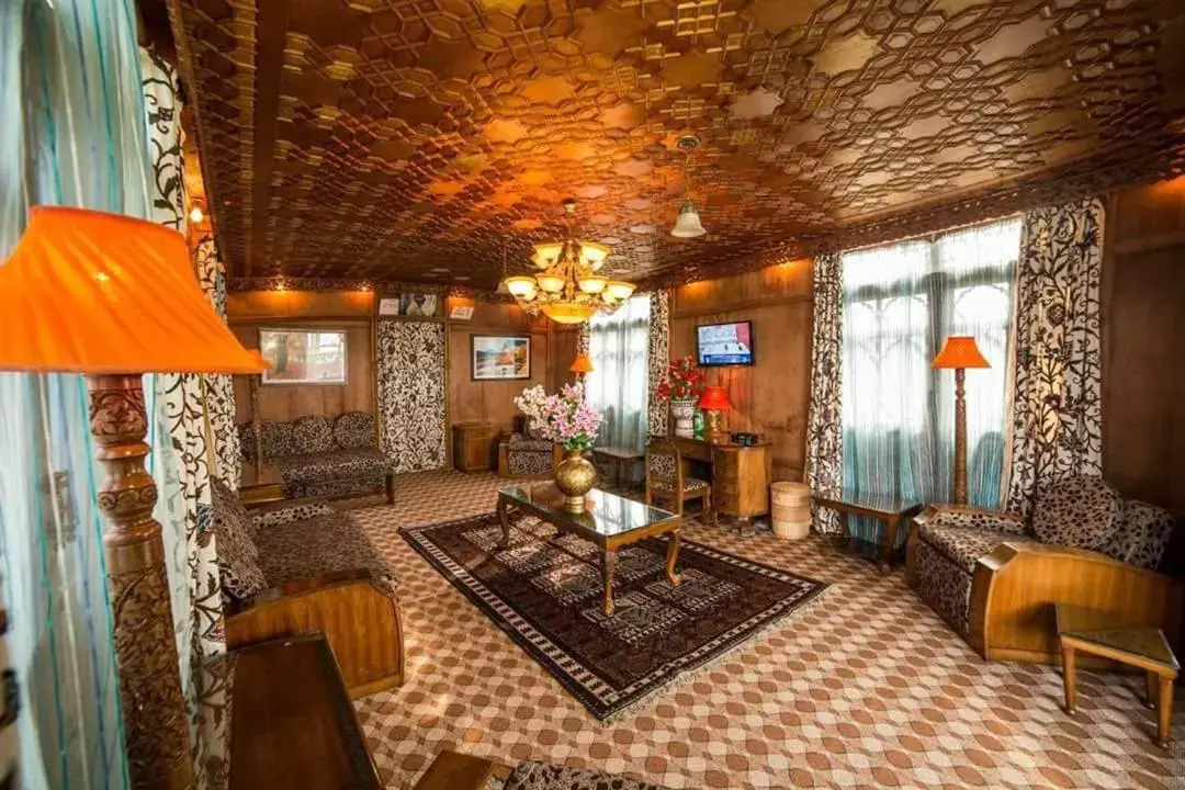 Living room in Swan Group of Houseboats, Golden Dal Lake Living room in Swan Group of Houseboats, Golden Dal Lake