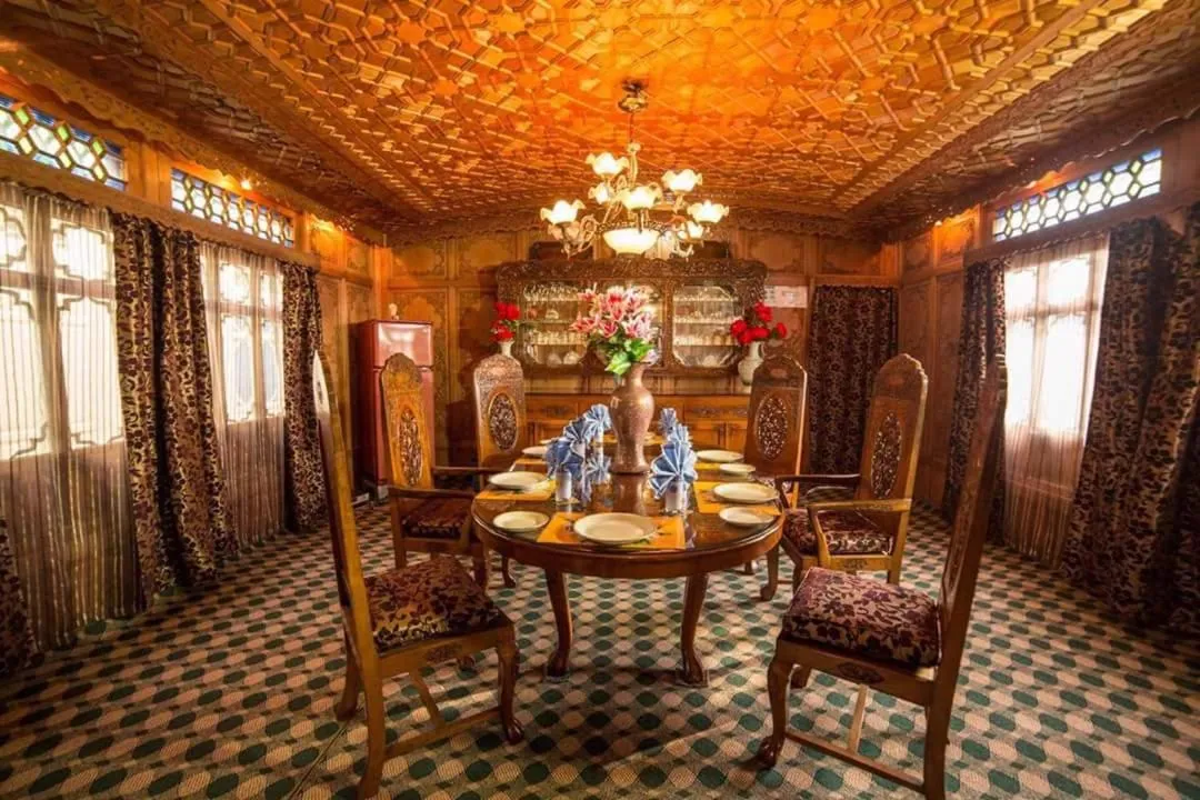 Buffet breakfast in Swan Group of Houseboats, Golden Dal Lake