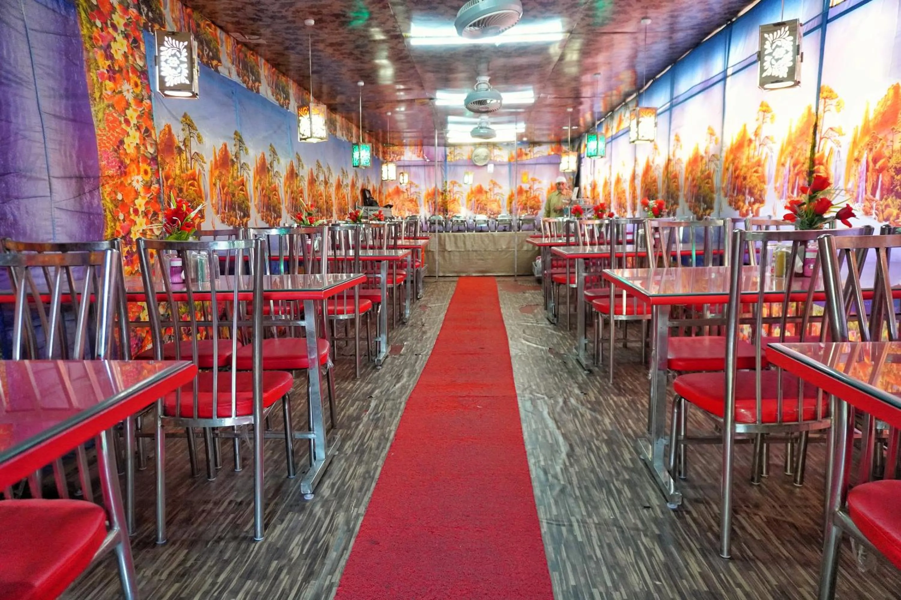 Restaurant/places to eat in Swan Group of Houseboats, Golden Dal Lake