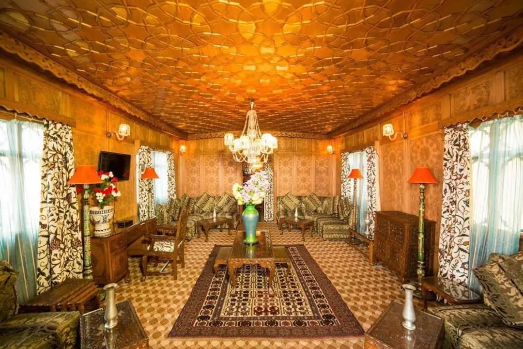 Living room in Swan Group of Houseboats, Golden Dal Lake