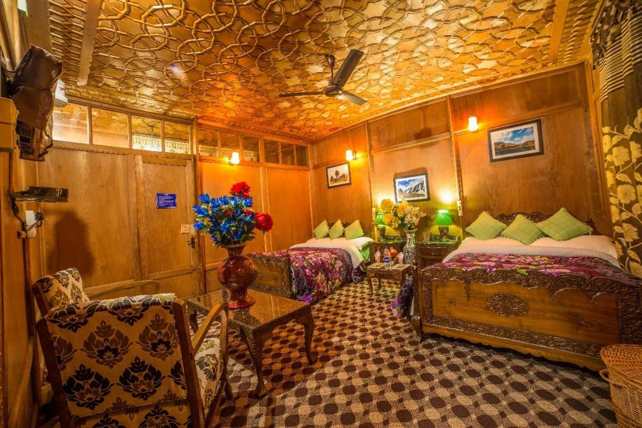 Bed in Swan Group of Houseboats, Golden Dal Lake