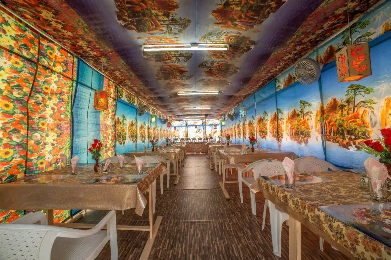 Restaurant/places to eat in Swan Group of Houseboats, Golden Dal Lake