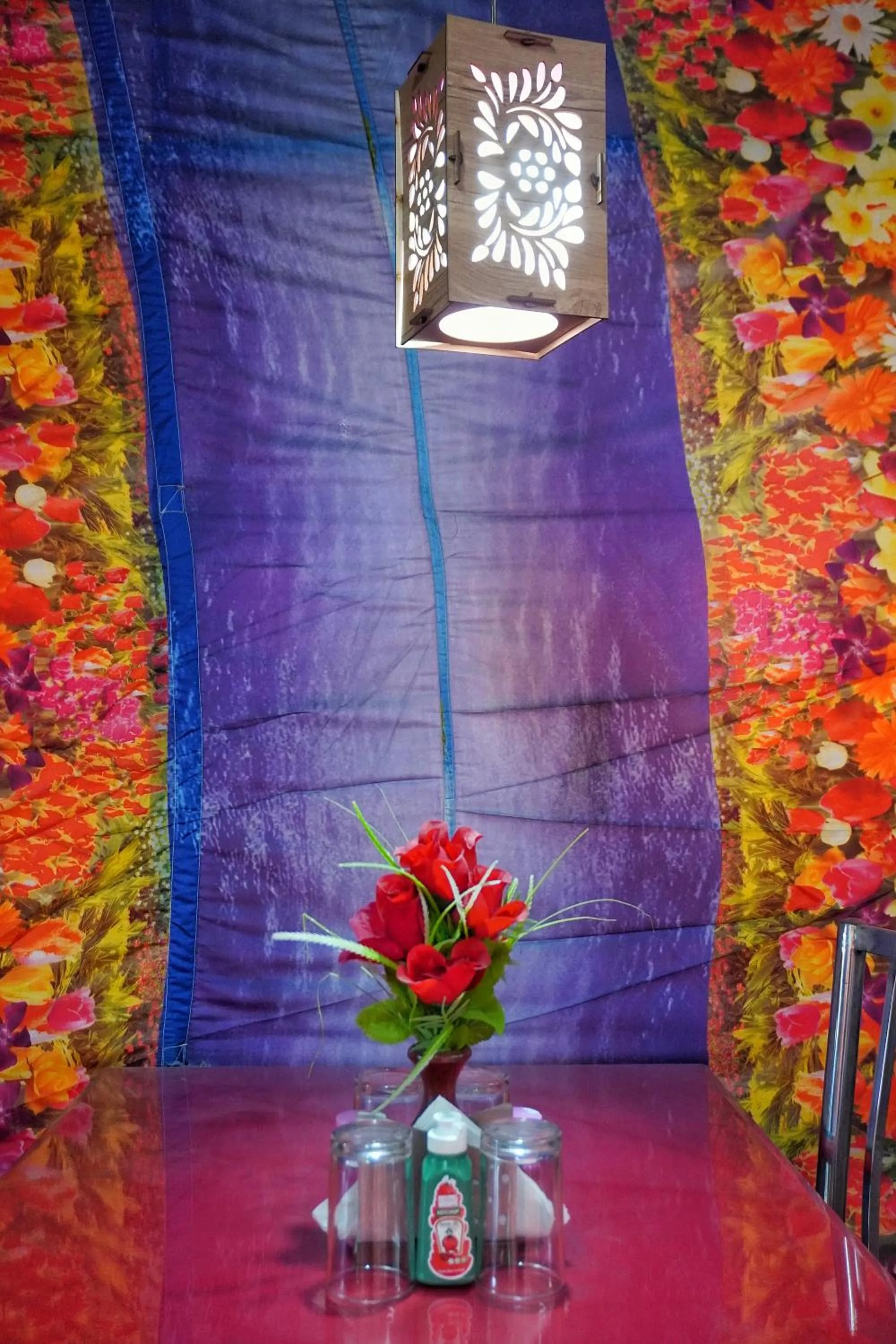 Dining area in Swan Group of Houseboats, Golden Dal Lake