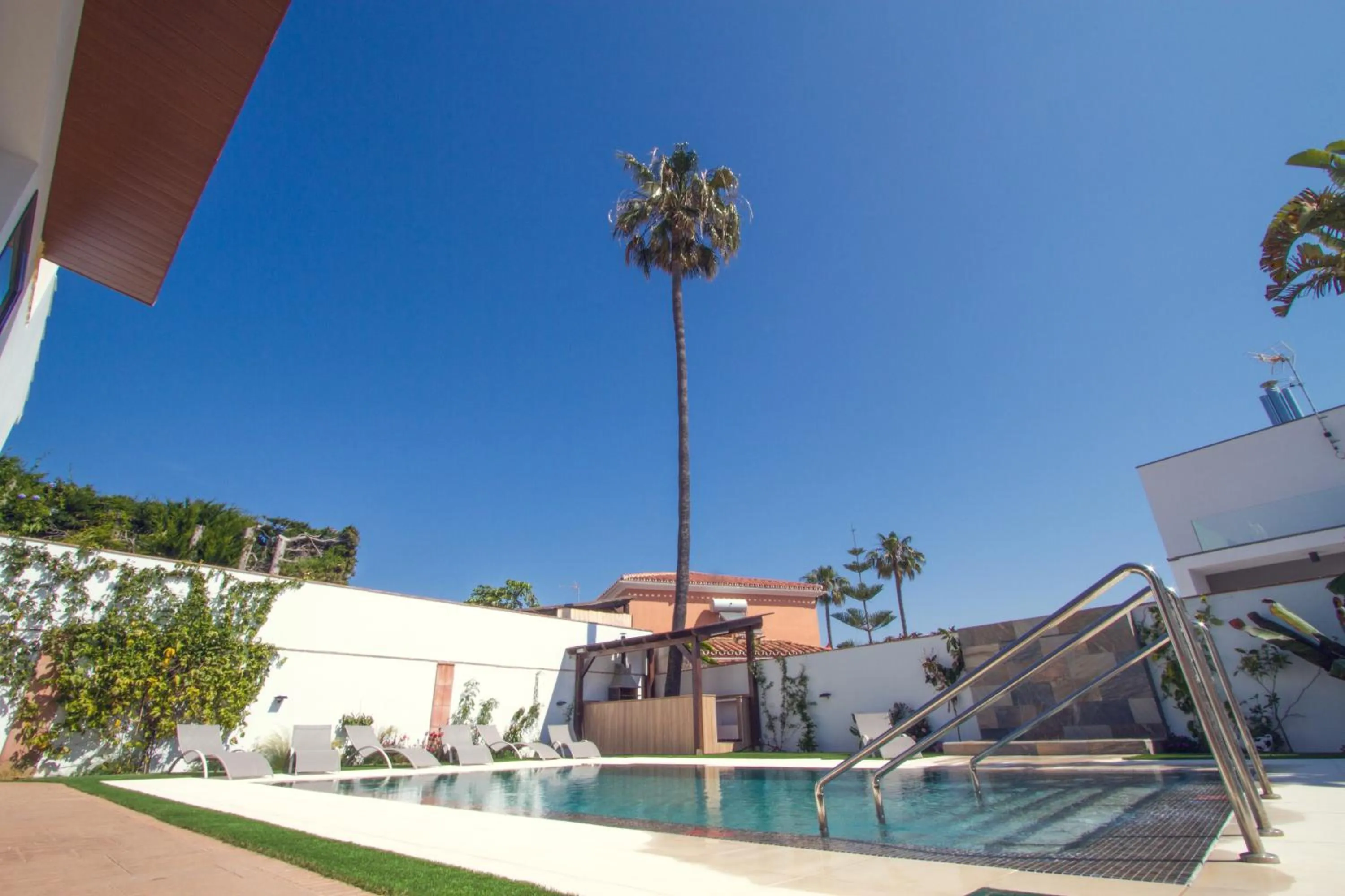 Swimming pool in Pixel