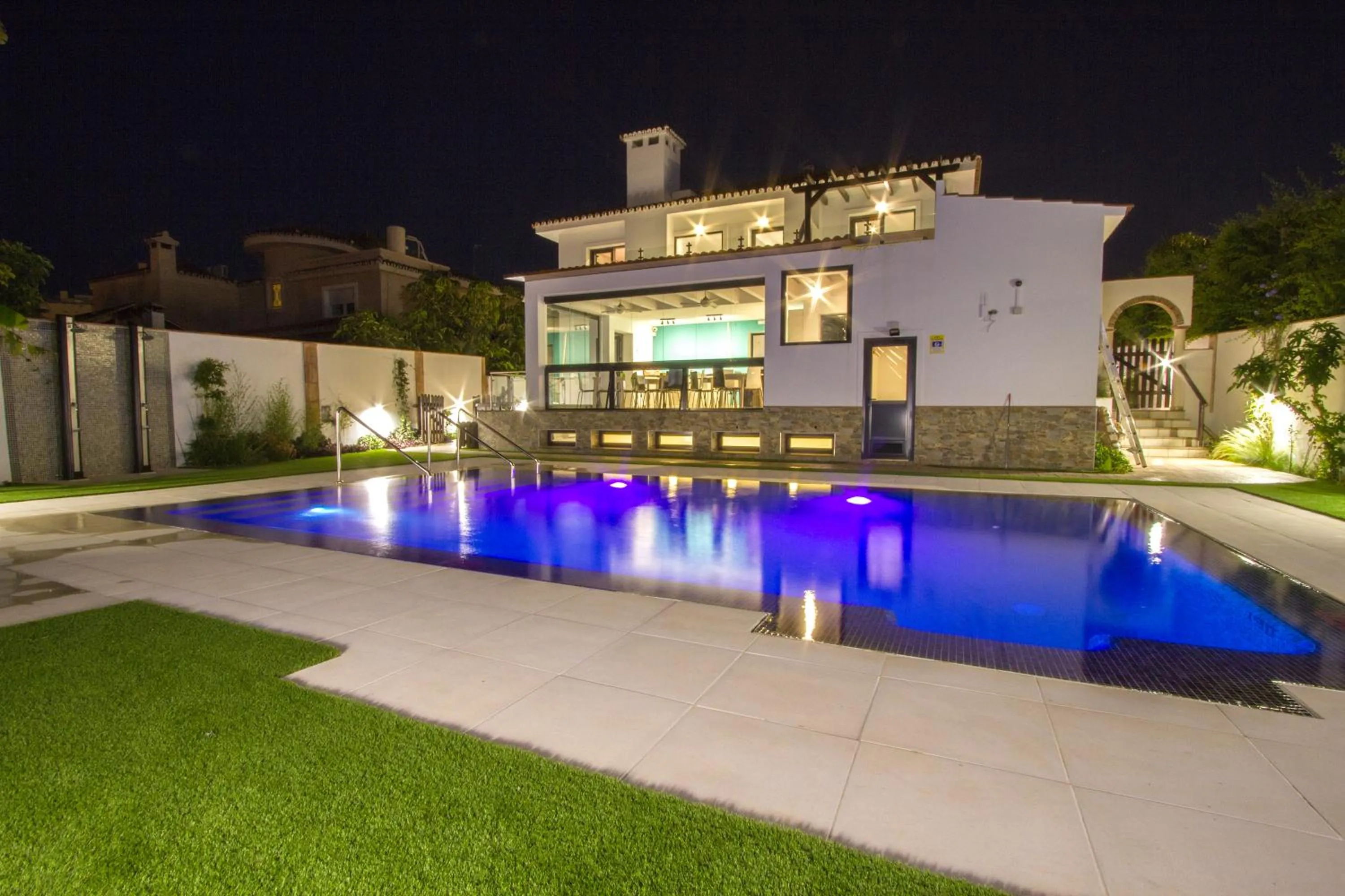 Swimming pool in Pixel